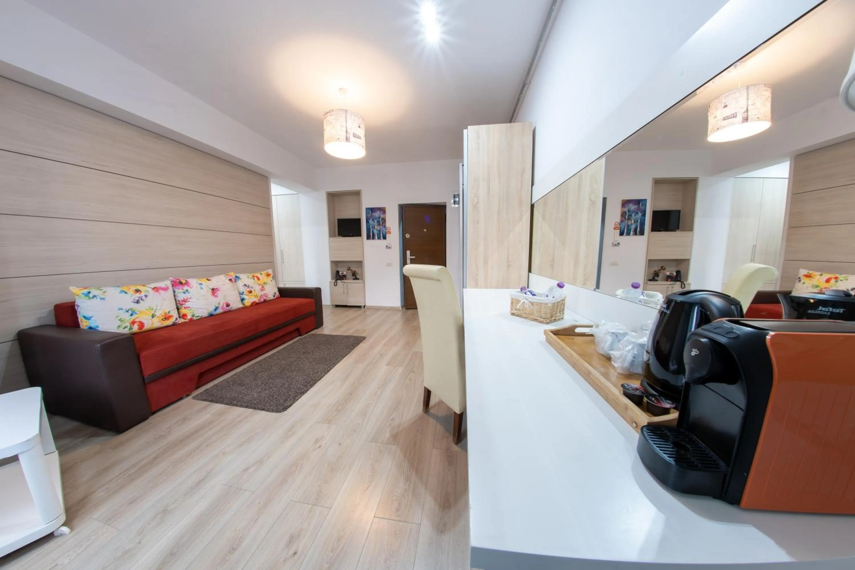 TV and multimedia in Avenue Parliament Old Town - Avenue Hotels