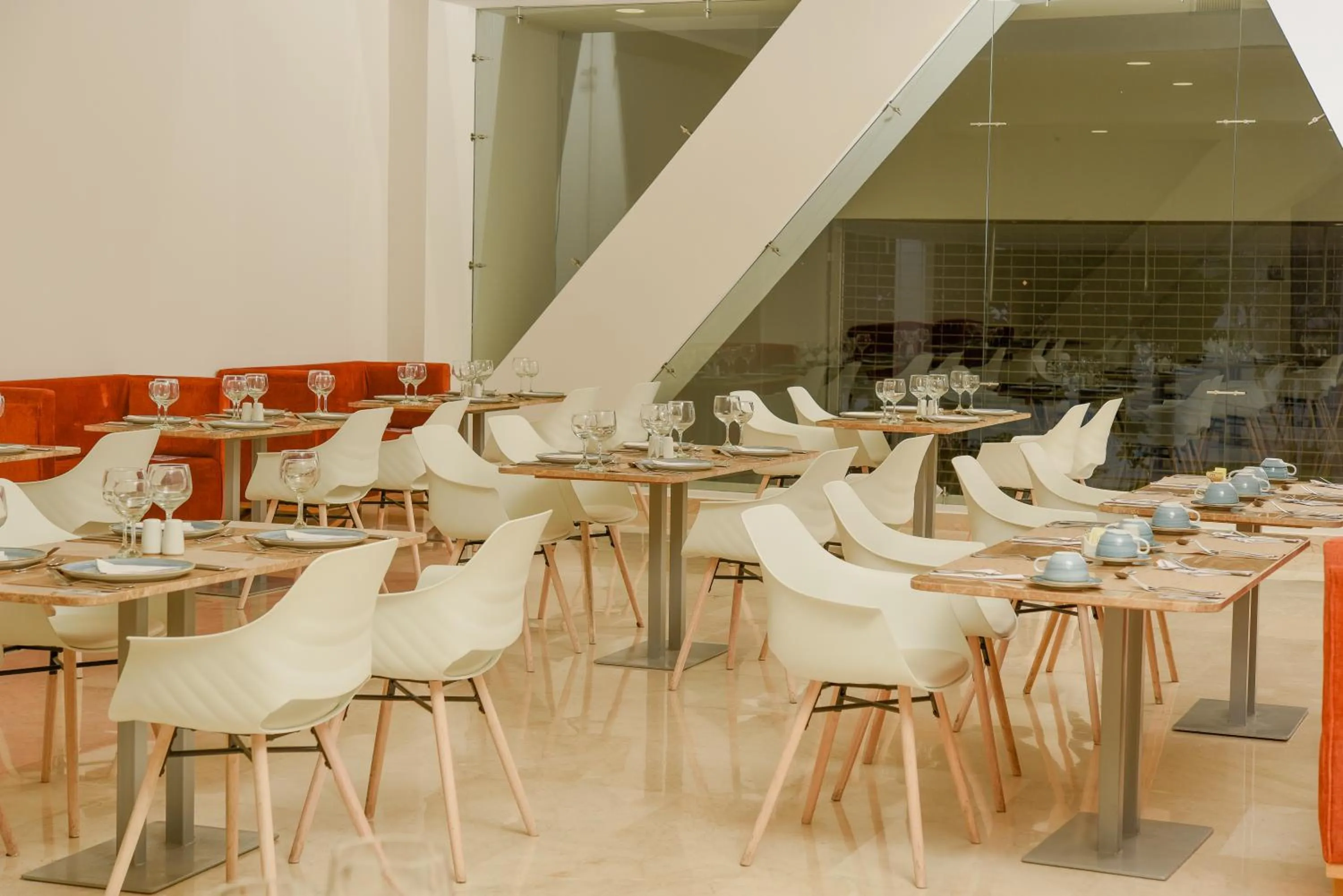 Restaurant/places to eat in Hotel Dorado Plaza Alto Prado