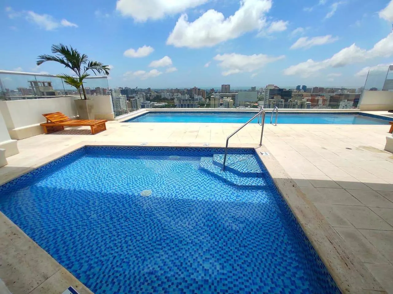 Swimming pool in Hotel Dorado Plaza Alto Prado