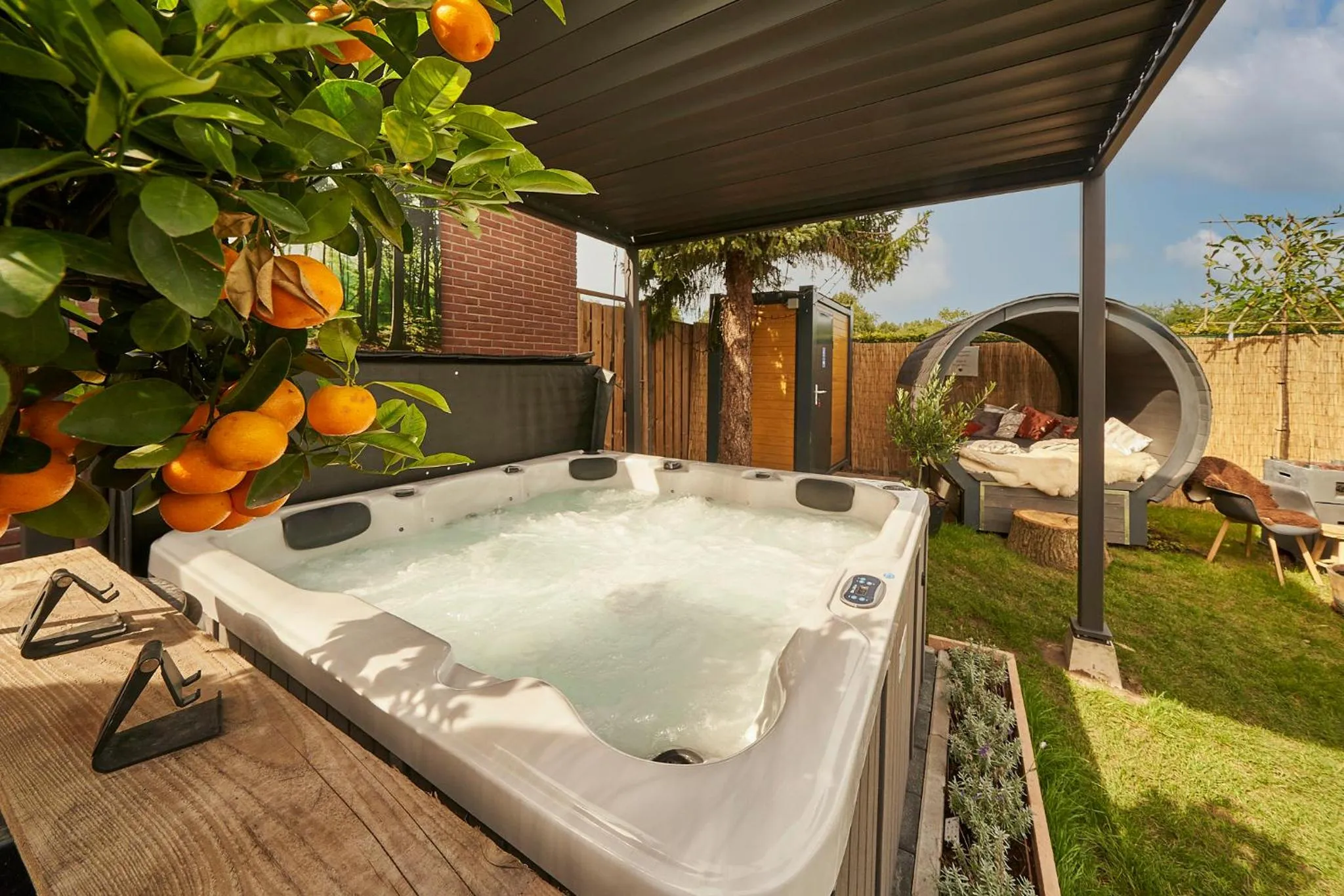 Hot Tub in B B Huize Hooijer