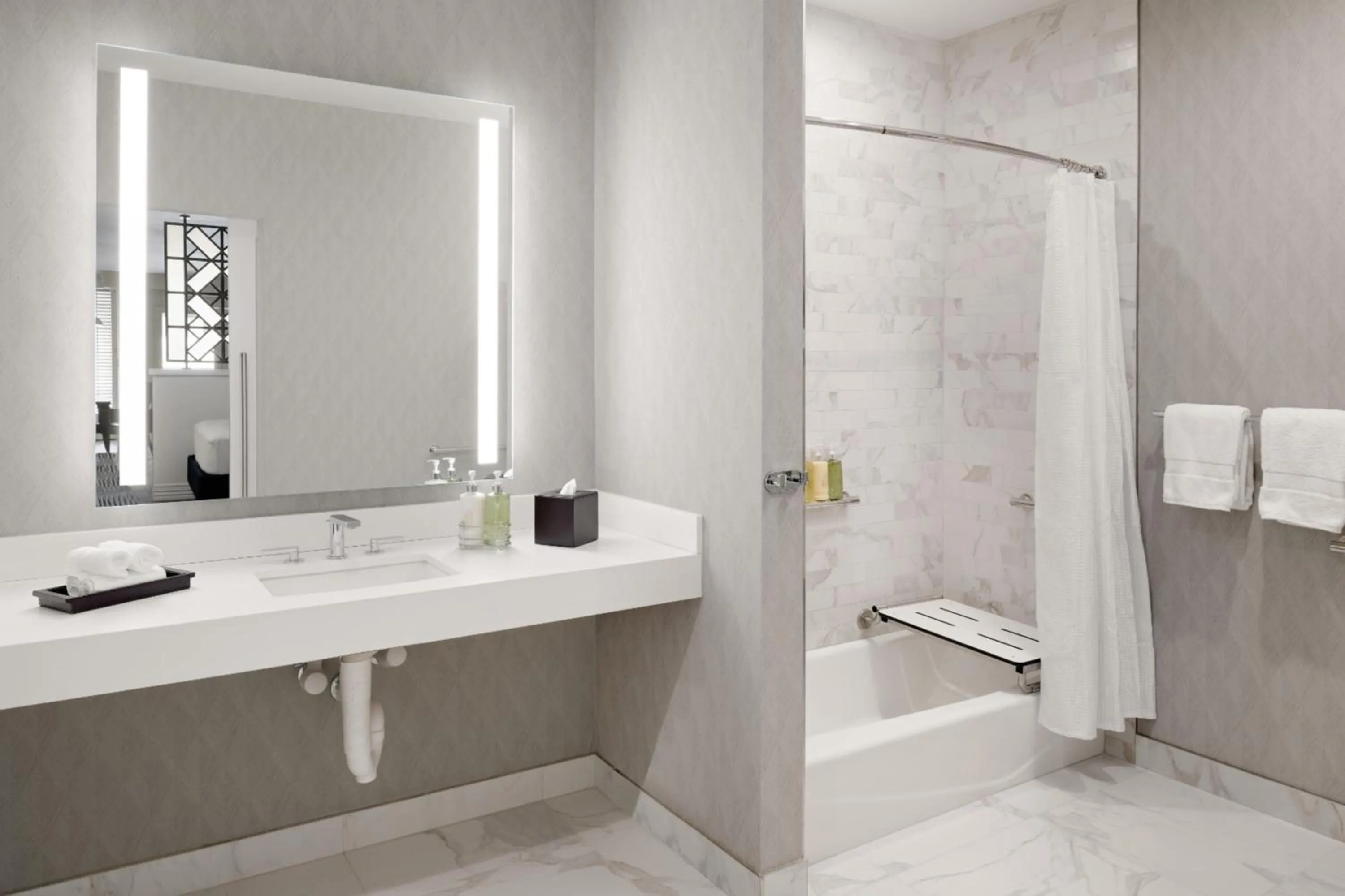 Shower in Le Parc at Melrose