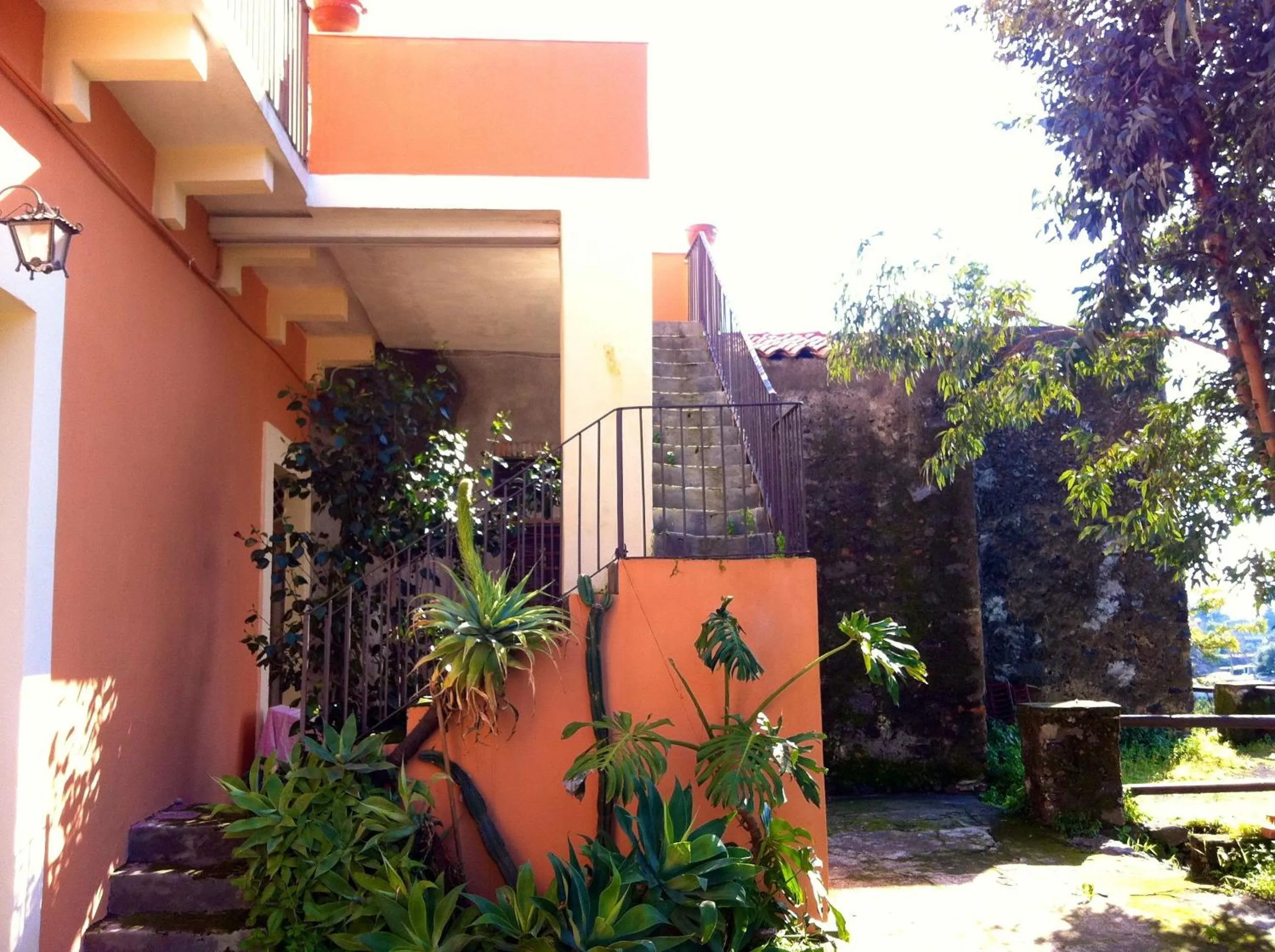 Facade/entrance in Villa Bonaccorso - antica e maestosa villa con piscina ai piedi dell'Etna