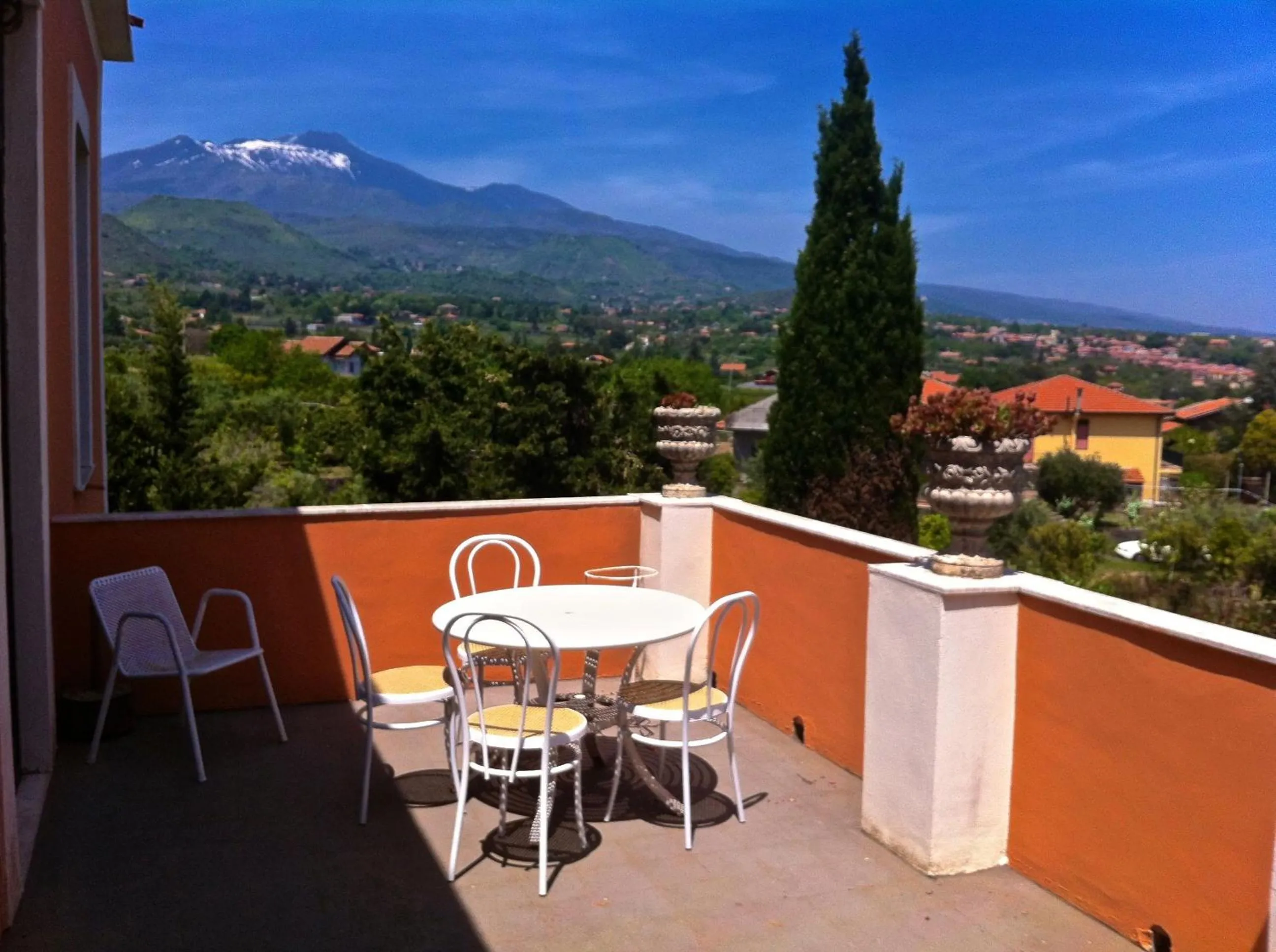 Balcony/Terrace in Villa Bonaccorso - antica e maestosa villa con piscina ai piedi dell'Etna