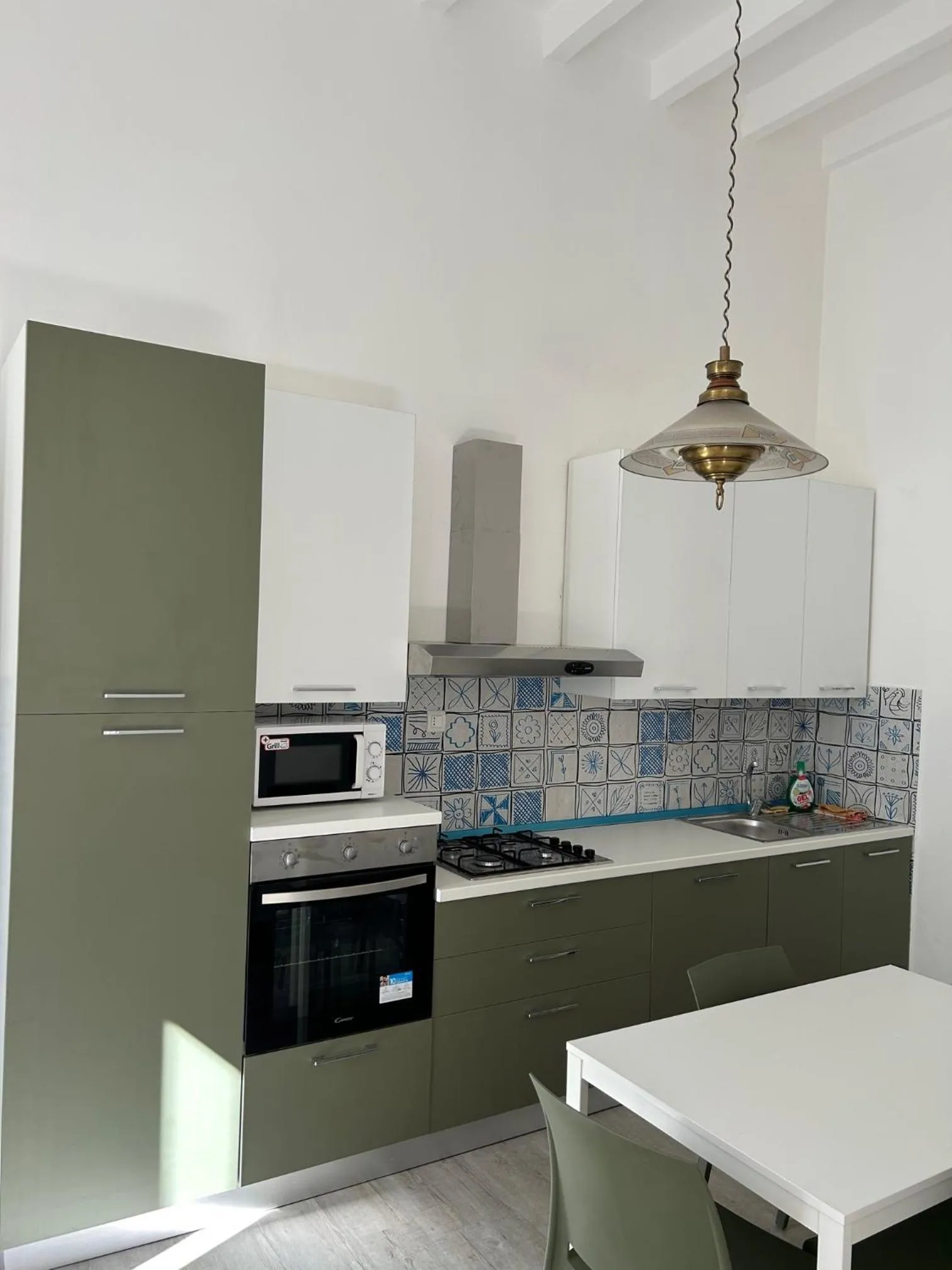 Kitchen or kitchenette in Villa Bonaccorso - antica e maestosa villa con piscina ai piedi dell'Etna