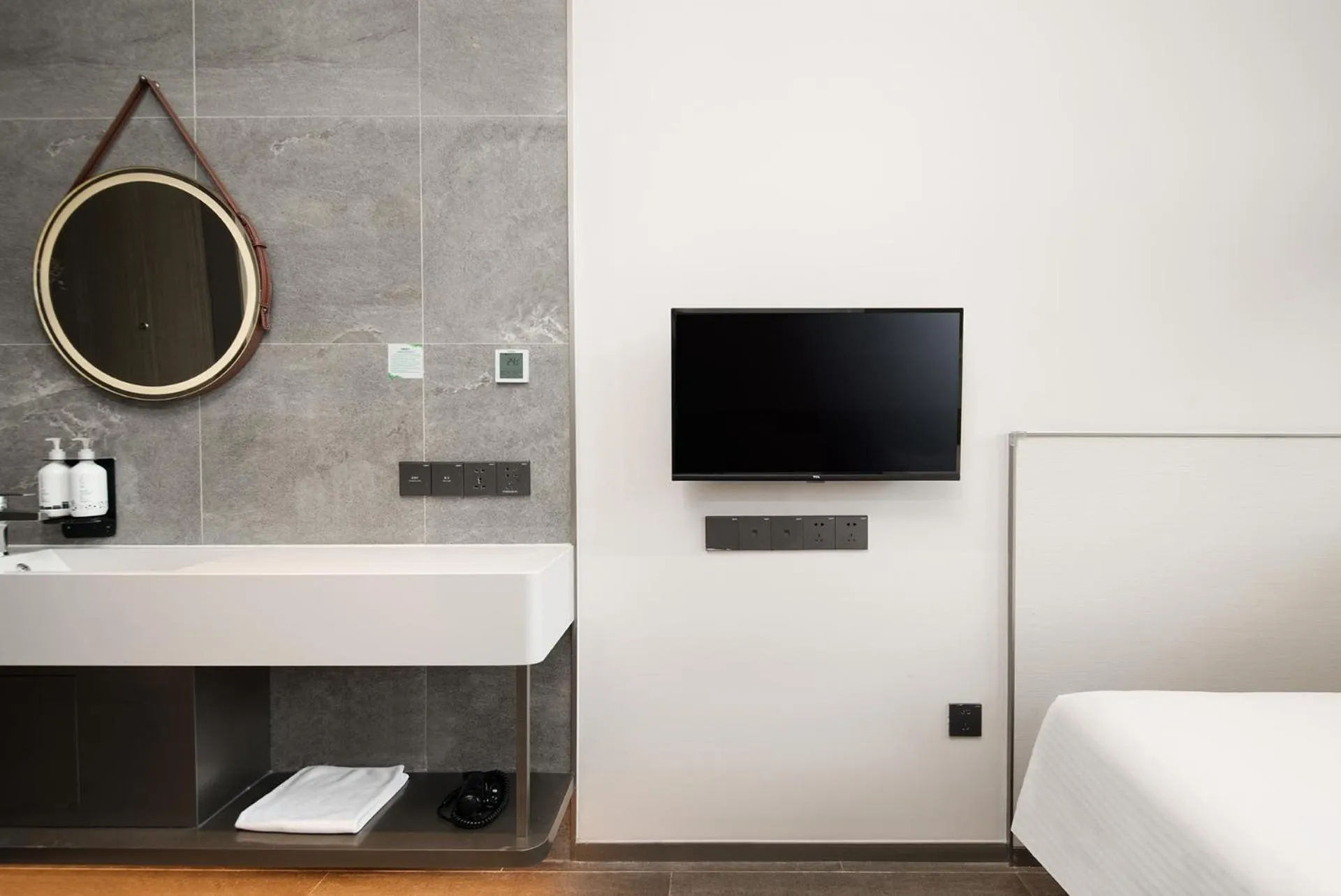 TV and multimedia in Meichen Hotel 2nd Floor Terminal Building Beijing Daxing International Airport