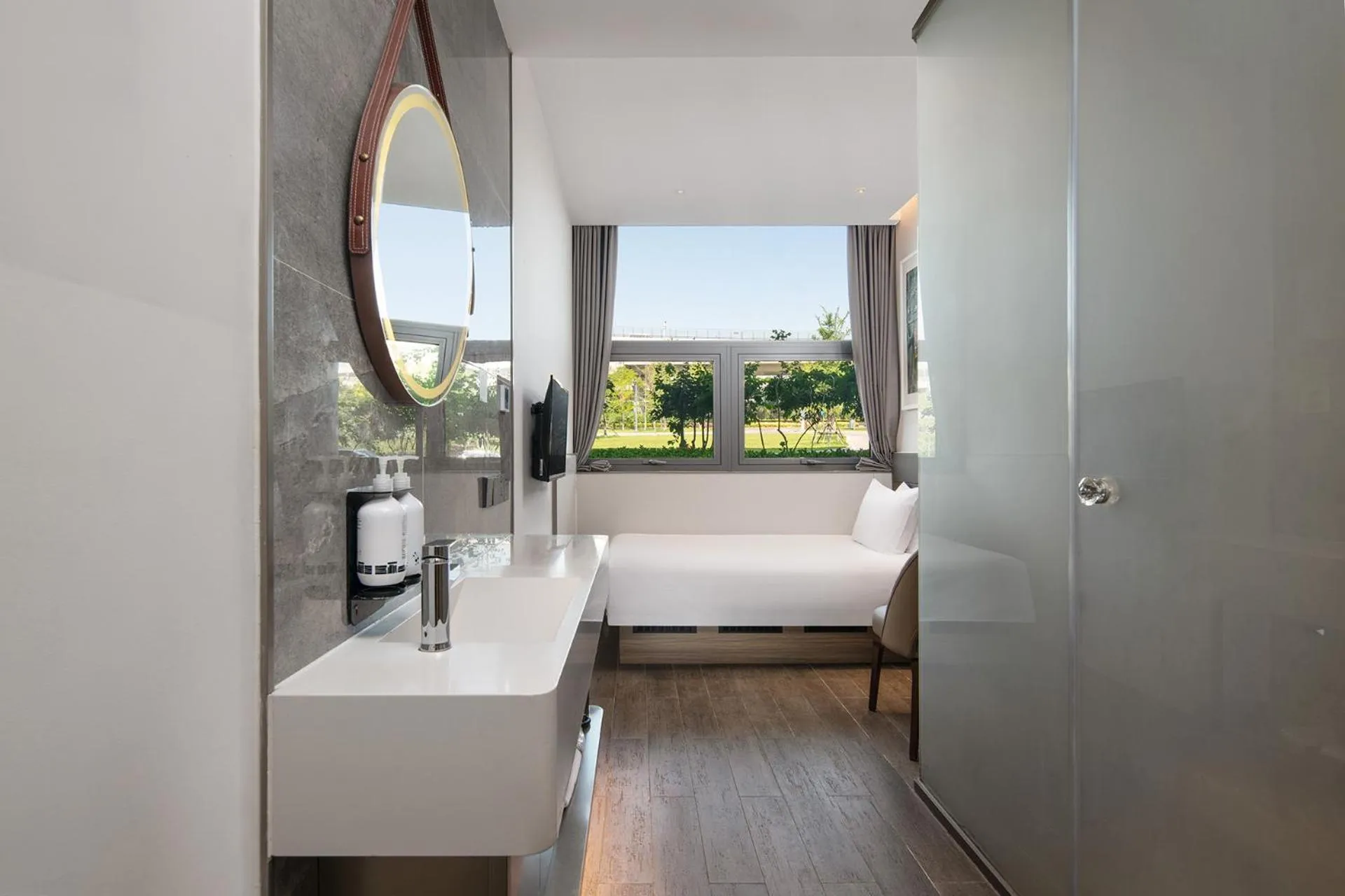 View (from property/room), Bed in Meichen Hotel 2nd Floor Terminal Building Beijing Daxing International Airport