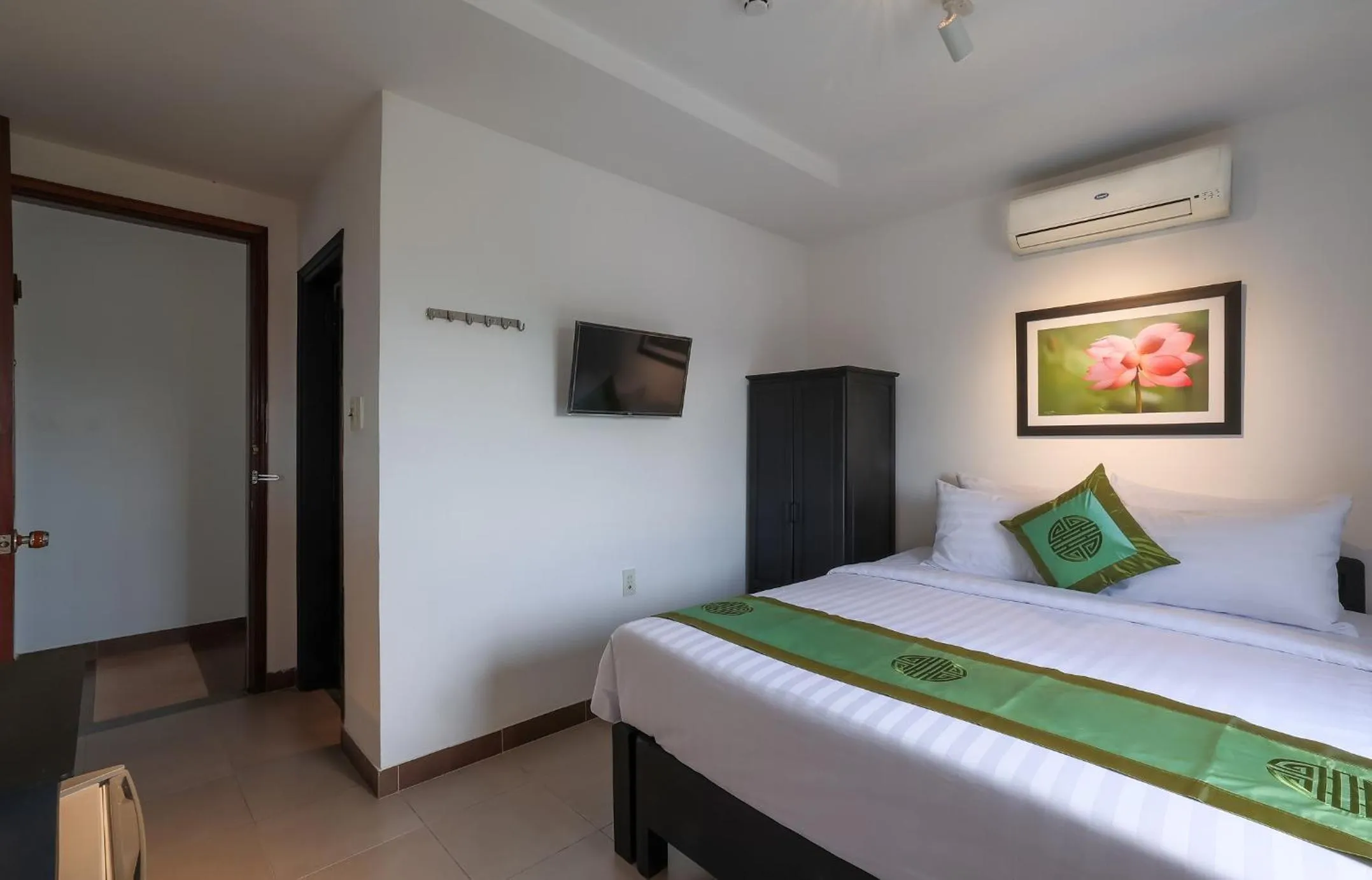 Bed in Purple Hue - Charming Riverside