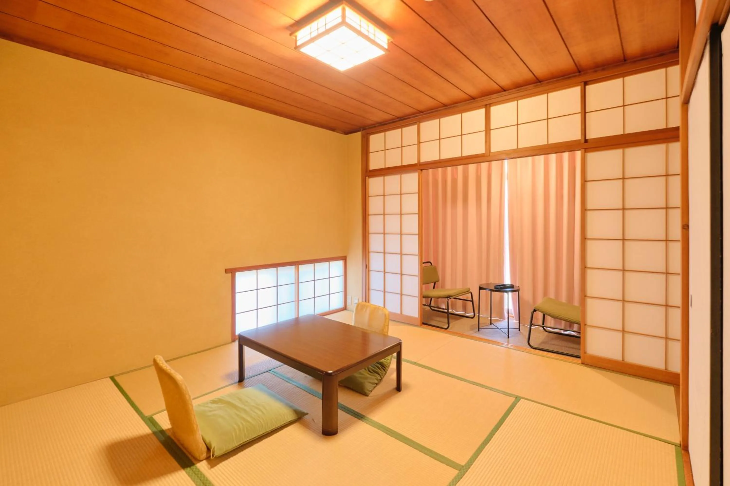 Bed in Ryokan -Suikoen- by Tranova