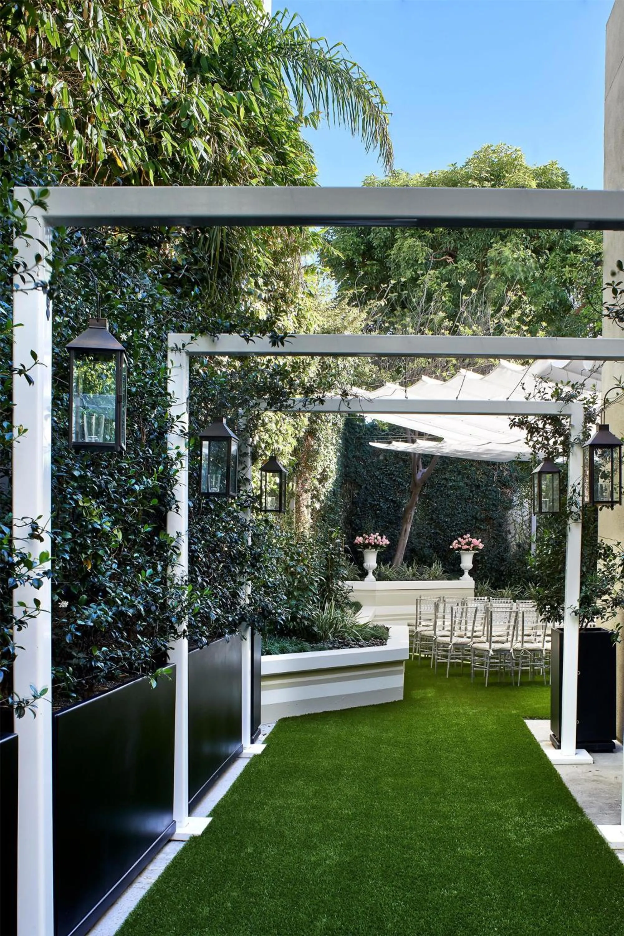 Patio in Hyatt Centric Delfina Santa Monica