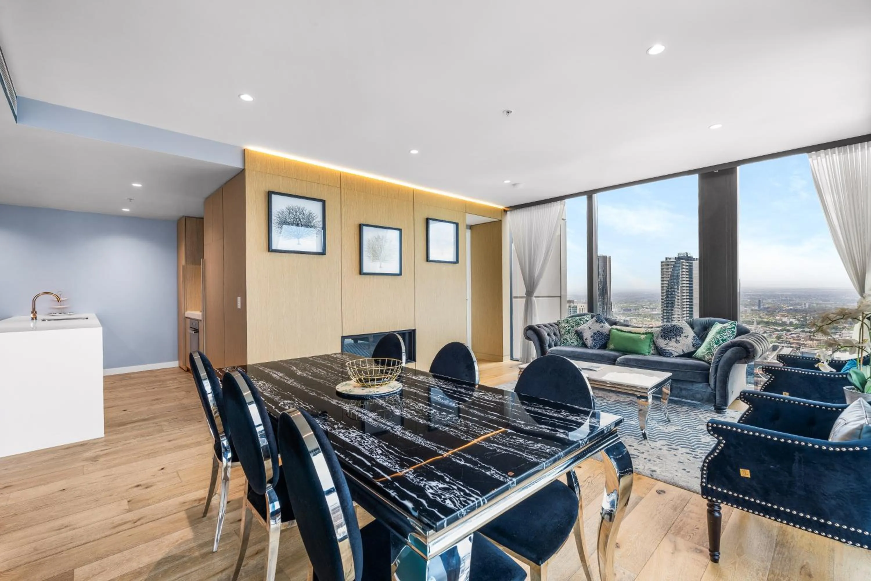 Dining area in Collins House Apartments by CLLIX