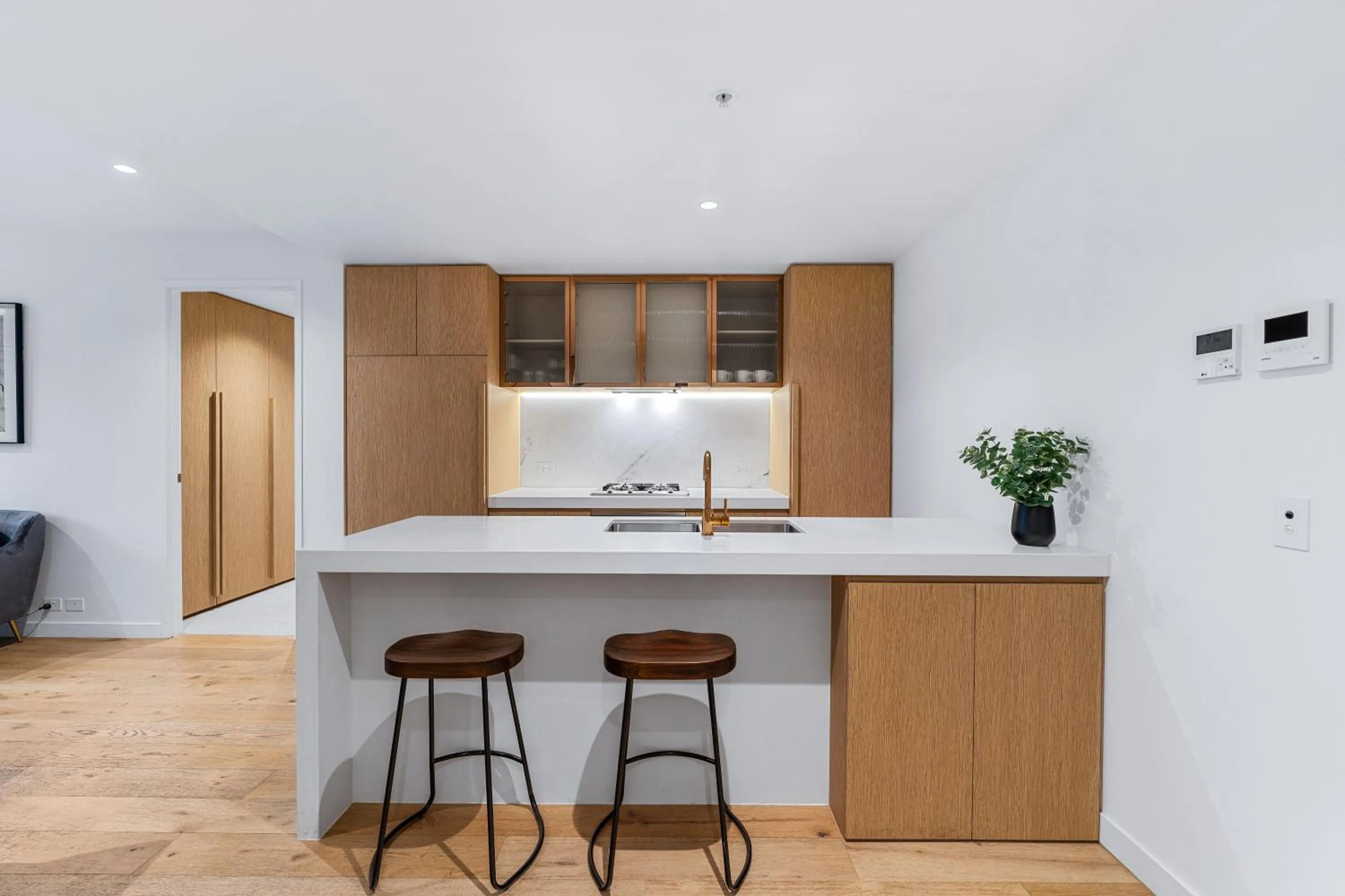Kitchen or kitchenette in Collins House Apartments by CLLIX