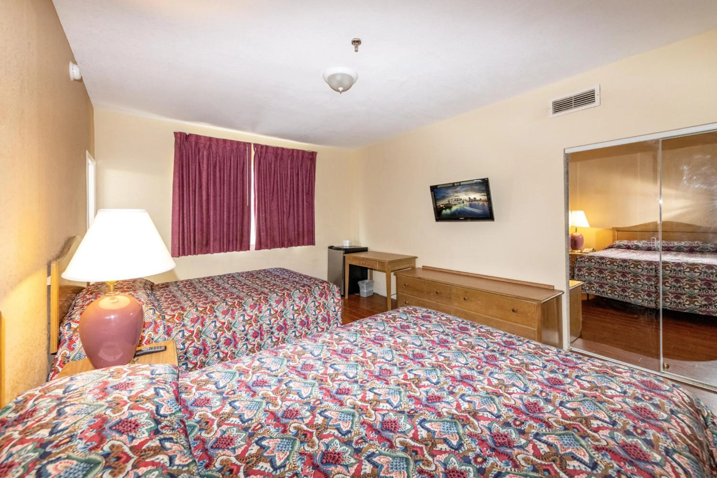 Bed in Ocean Beach Suites