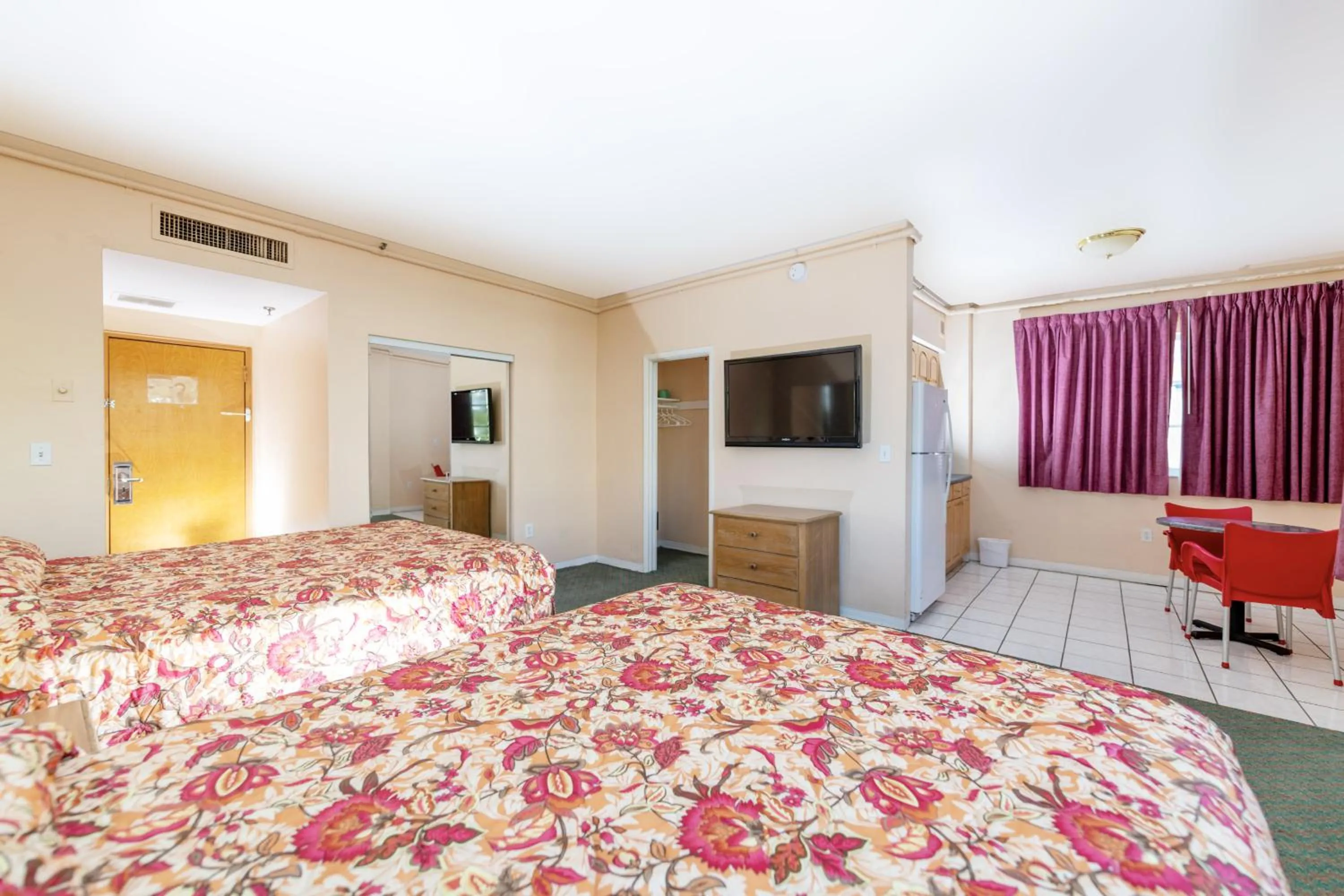 Bed in Ocean Beach Suites