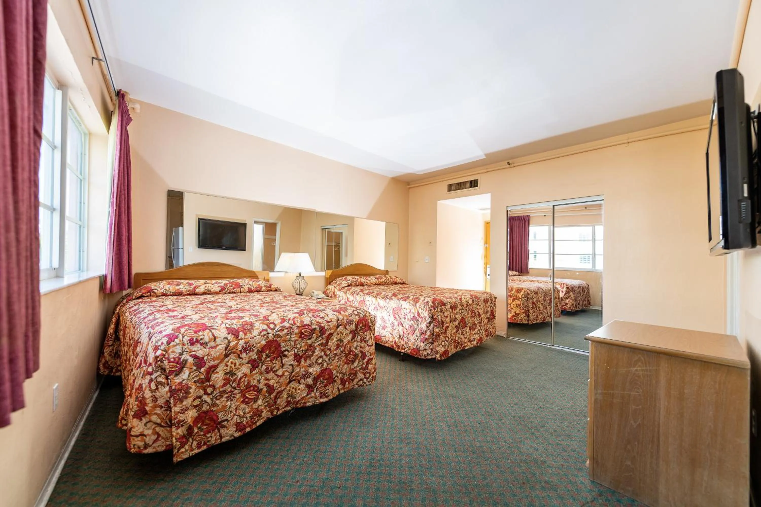 Bed in Ocean Beach Suites