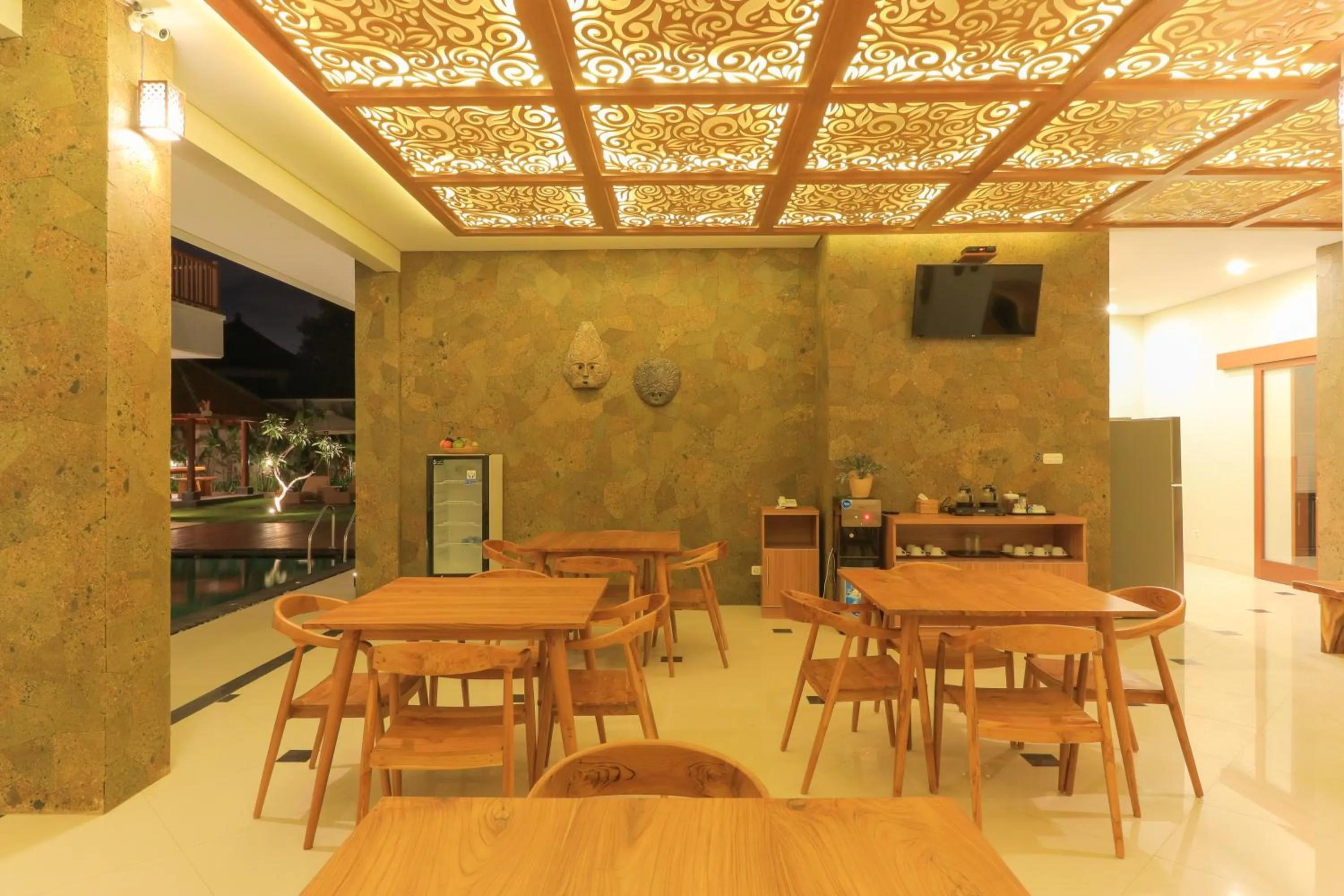 Restaurant/places to eat in Linda Villa 2