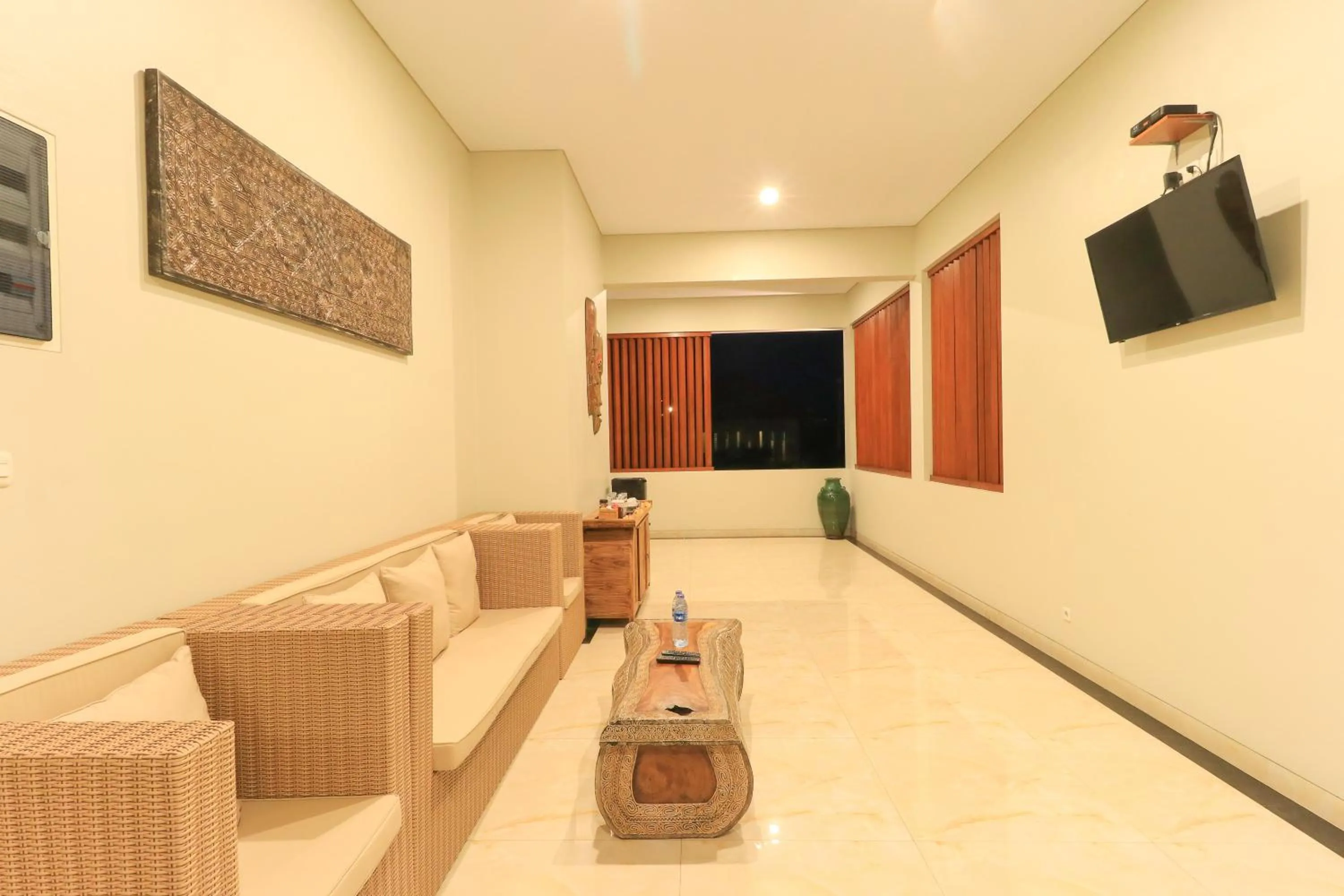 Communal lounge/ TV room in Linda Villa 2