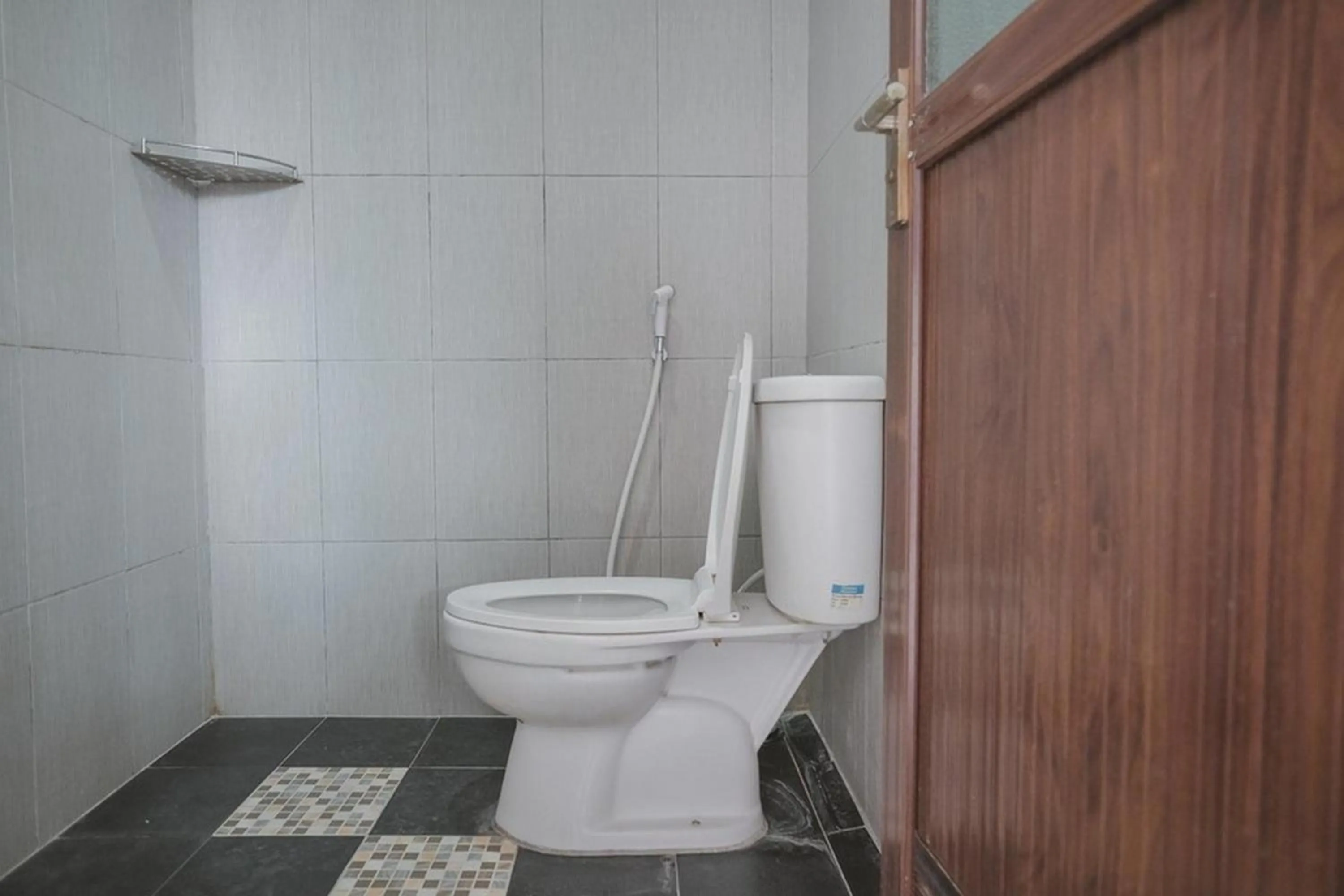 Bathroom in RedDoorz Syariah near Kantor Walikota Jambi