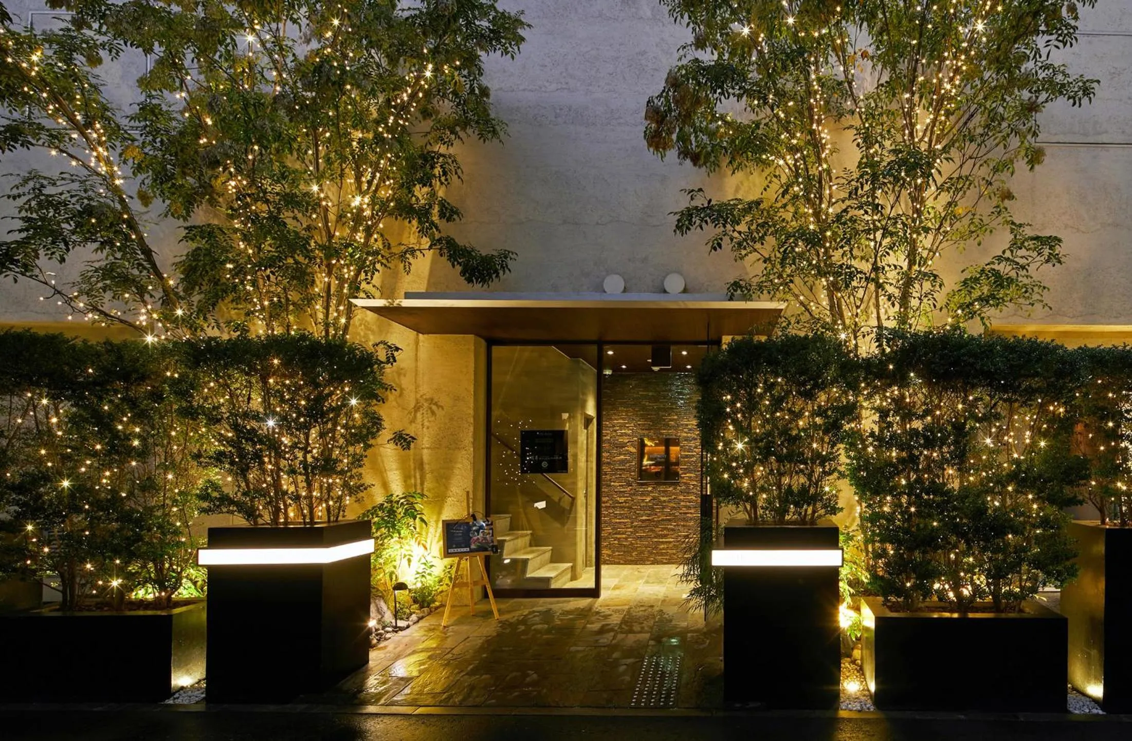 Facade/entrance in mizuka Nakasu 5 - unmanned hotel -