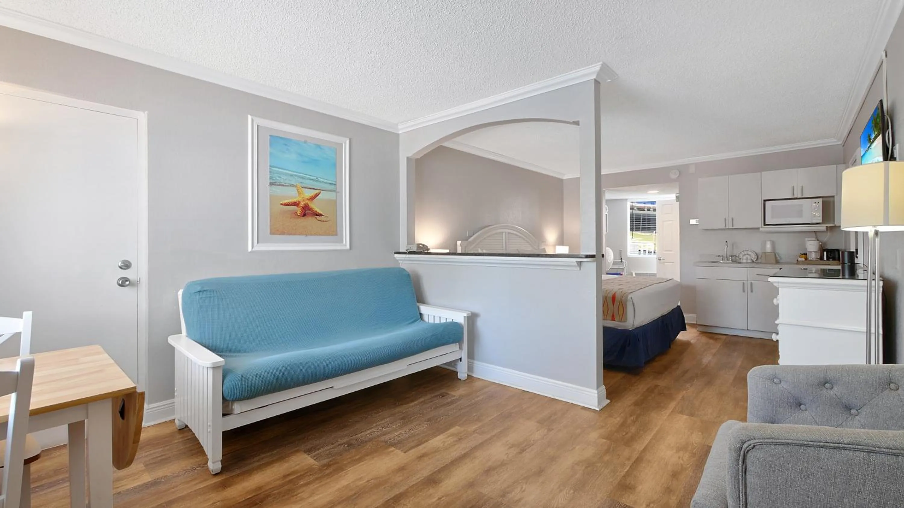 Photo of the whole room in Pelican Pointe Clearwater Beach Hotel