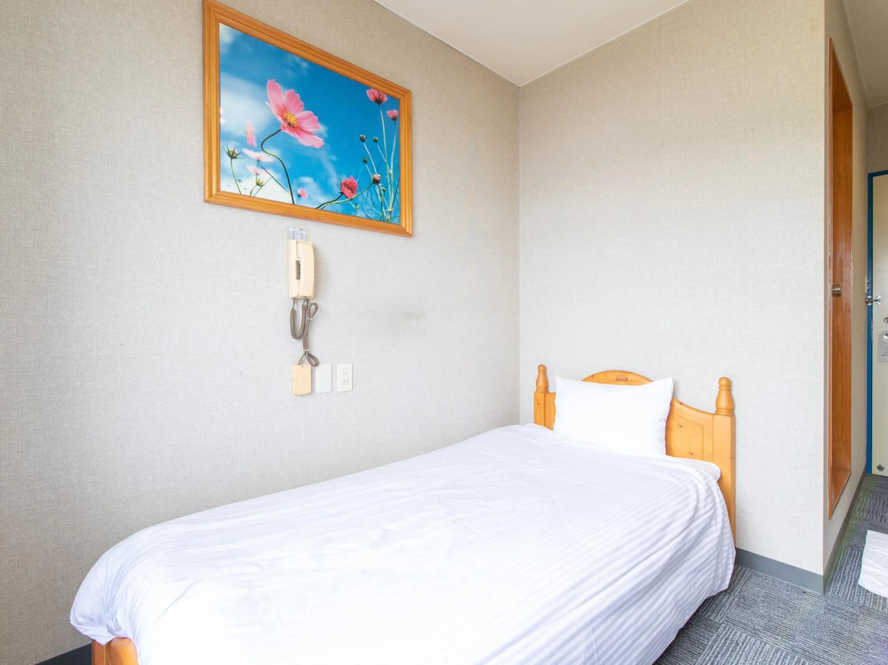 Photo of the whole room, Bed in Tabist Izumi Yusen Shukuhaku Center