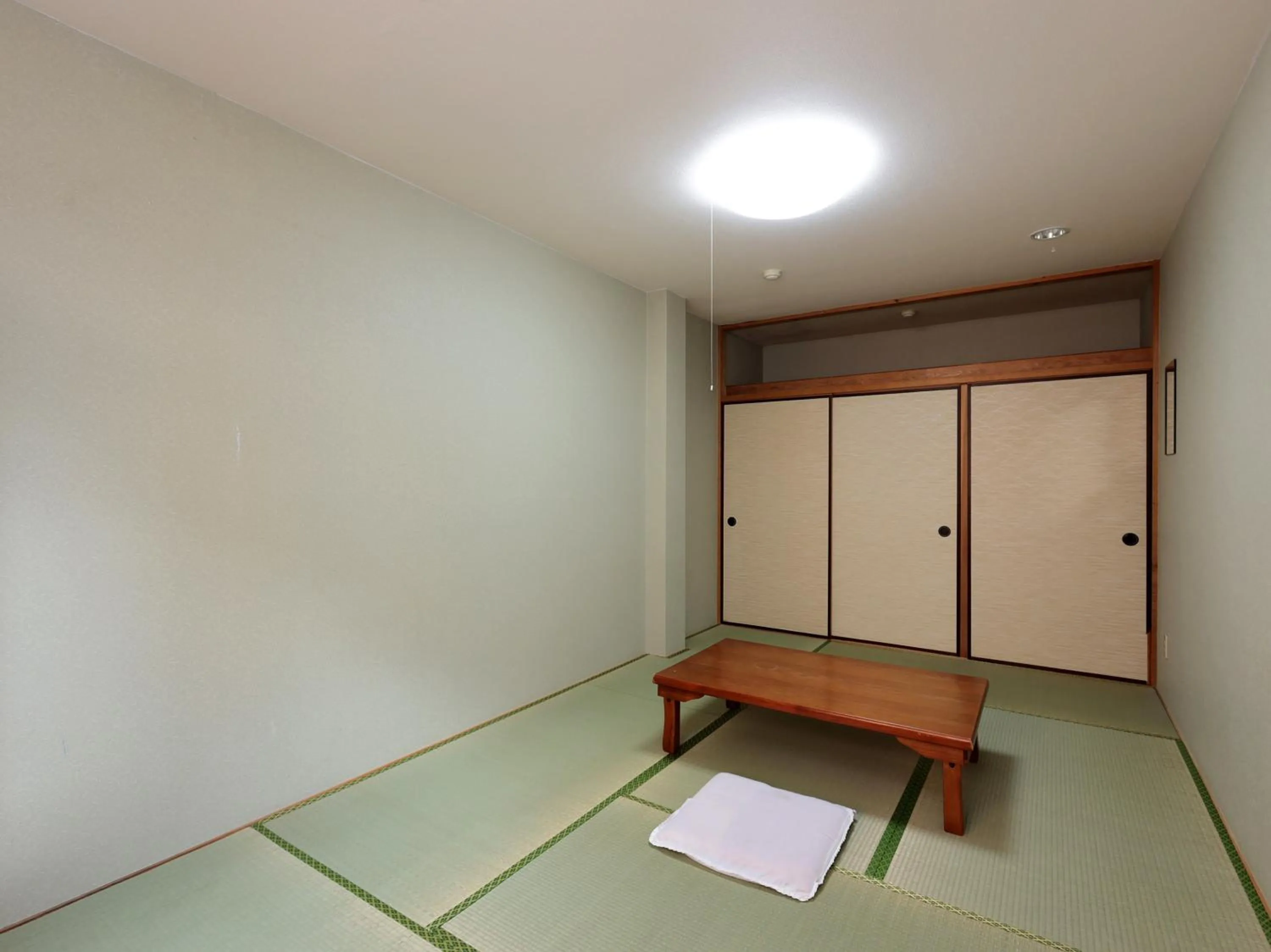 Photo of the whole room in Tabist Izumi Yusen Shukuhaku Center