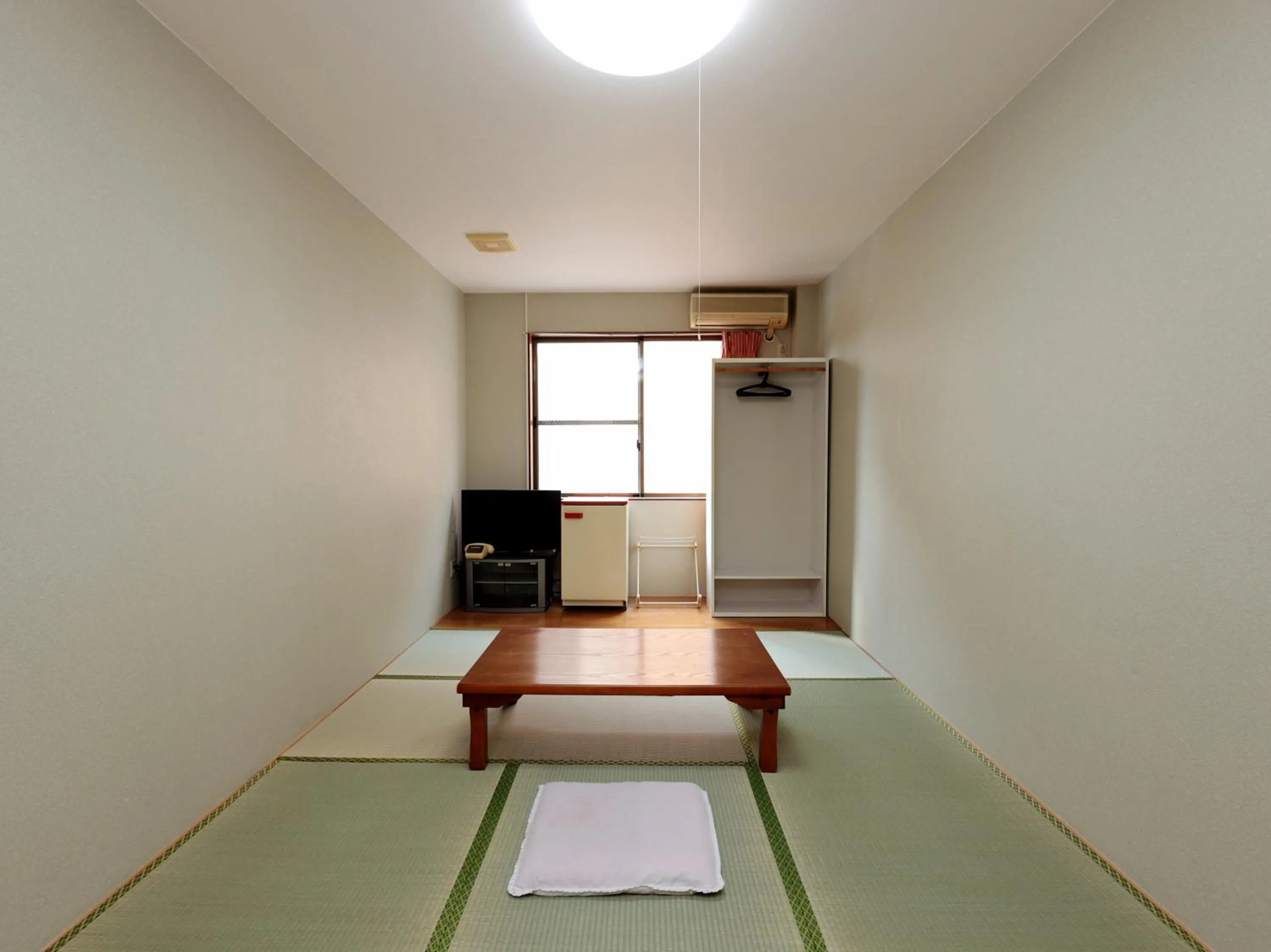 Photo of the whole room in Tabist Izumi Yusen Shukuhaku Center