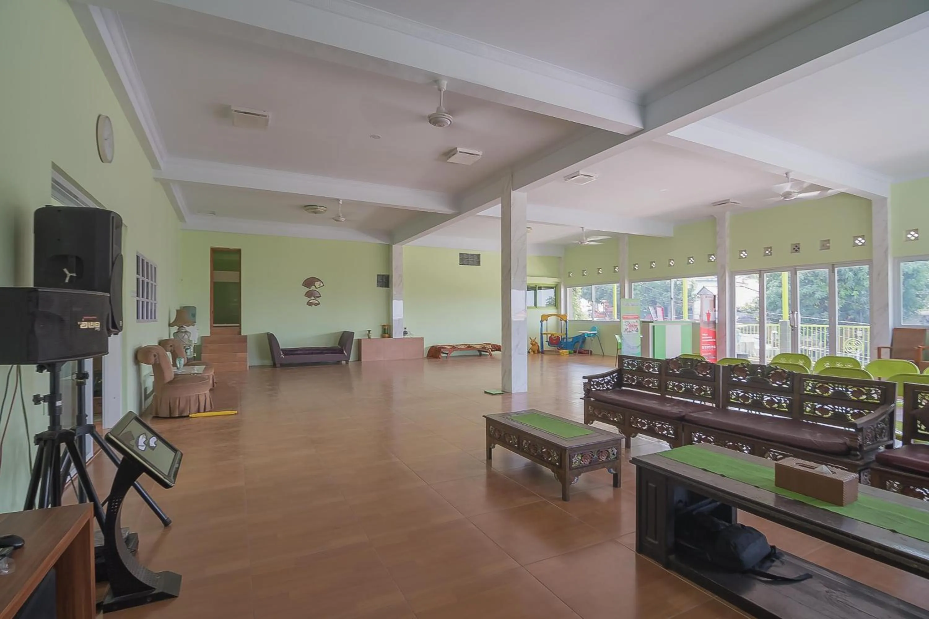 RedDoorz Syariah near Museum Wisma Karya Subang