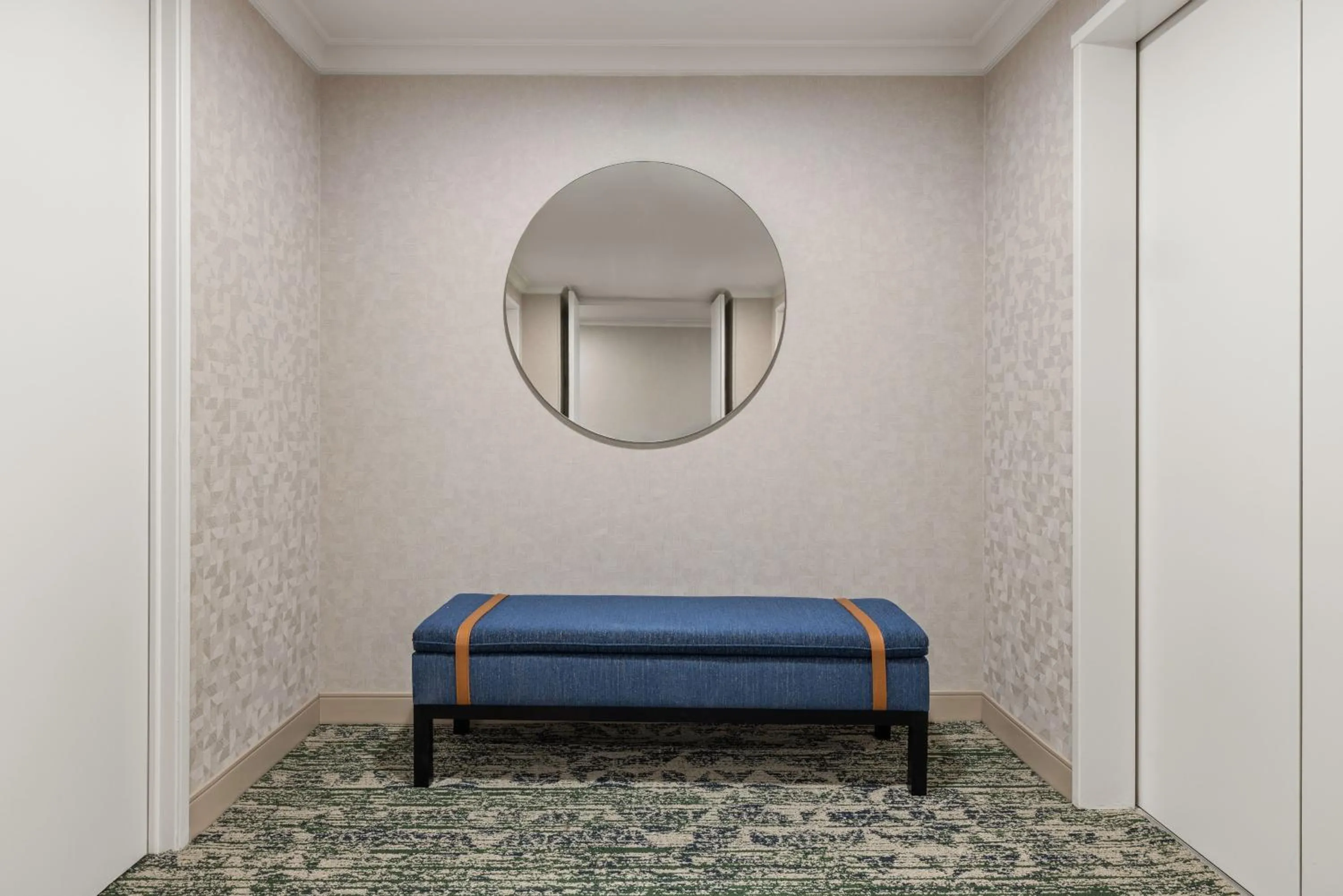 Guests, Bed in Sheraton Suites Galleria Atlanta