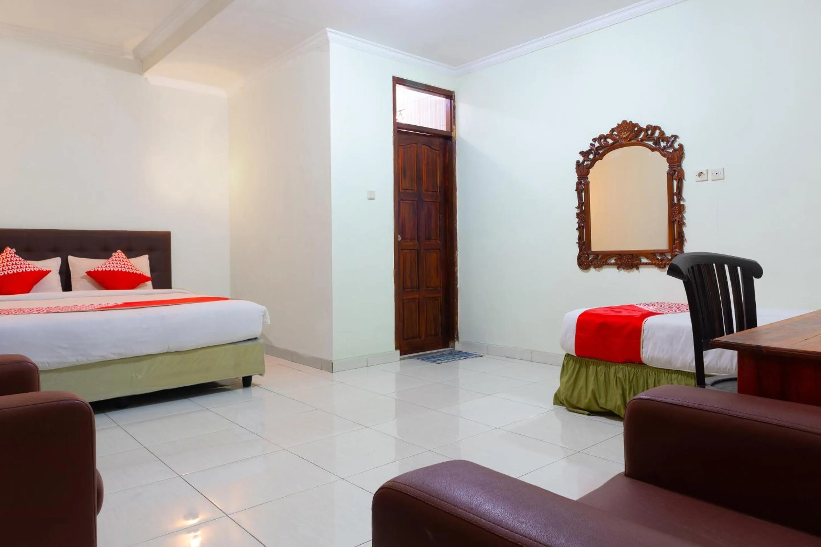 Bedroom in Super OYO 1682 Greenia Hotel