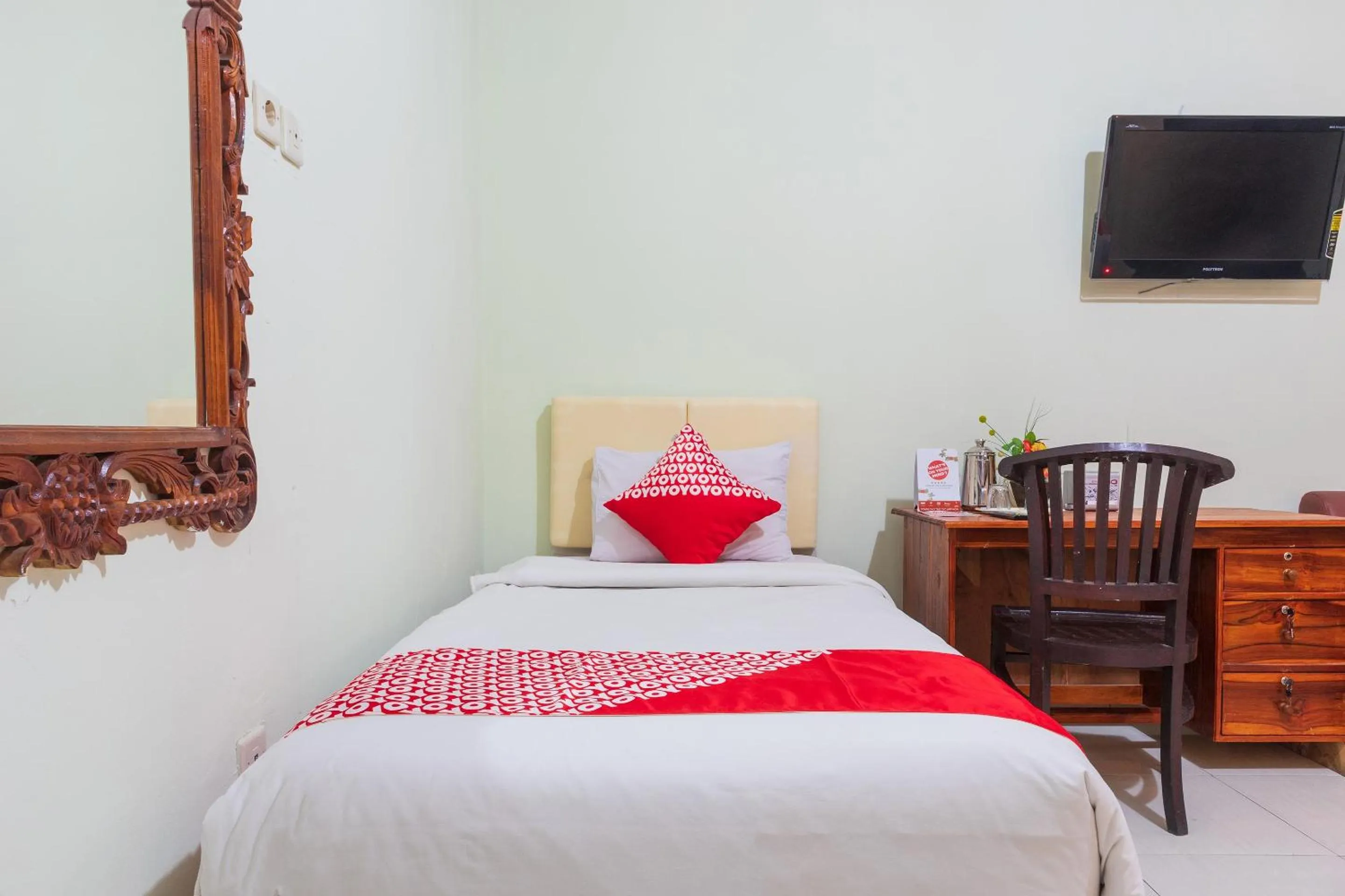 Bedroom in Super OYO 1682 Greenia Hotel