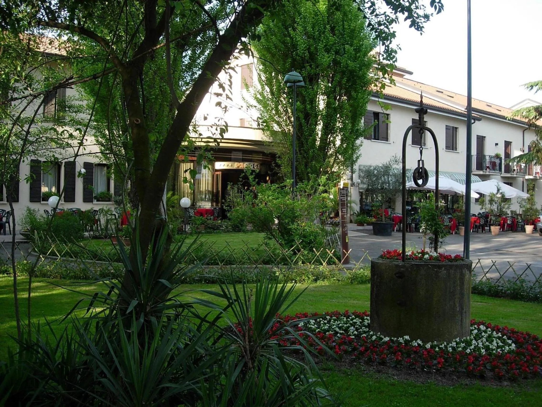 Property building in Hotel Piroga Padova