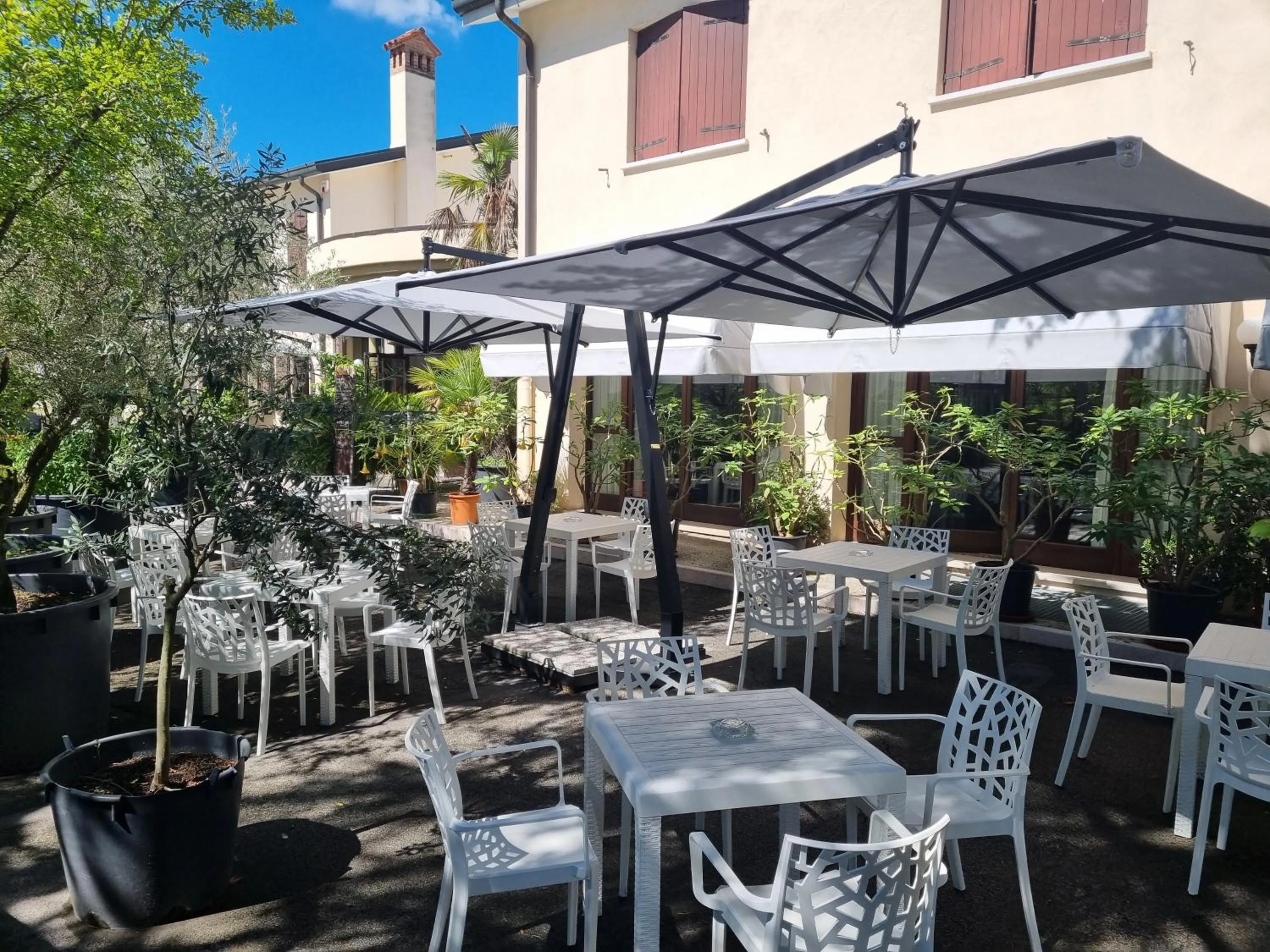 Property building in Hotel Piroga Padova