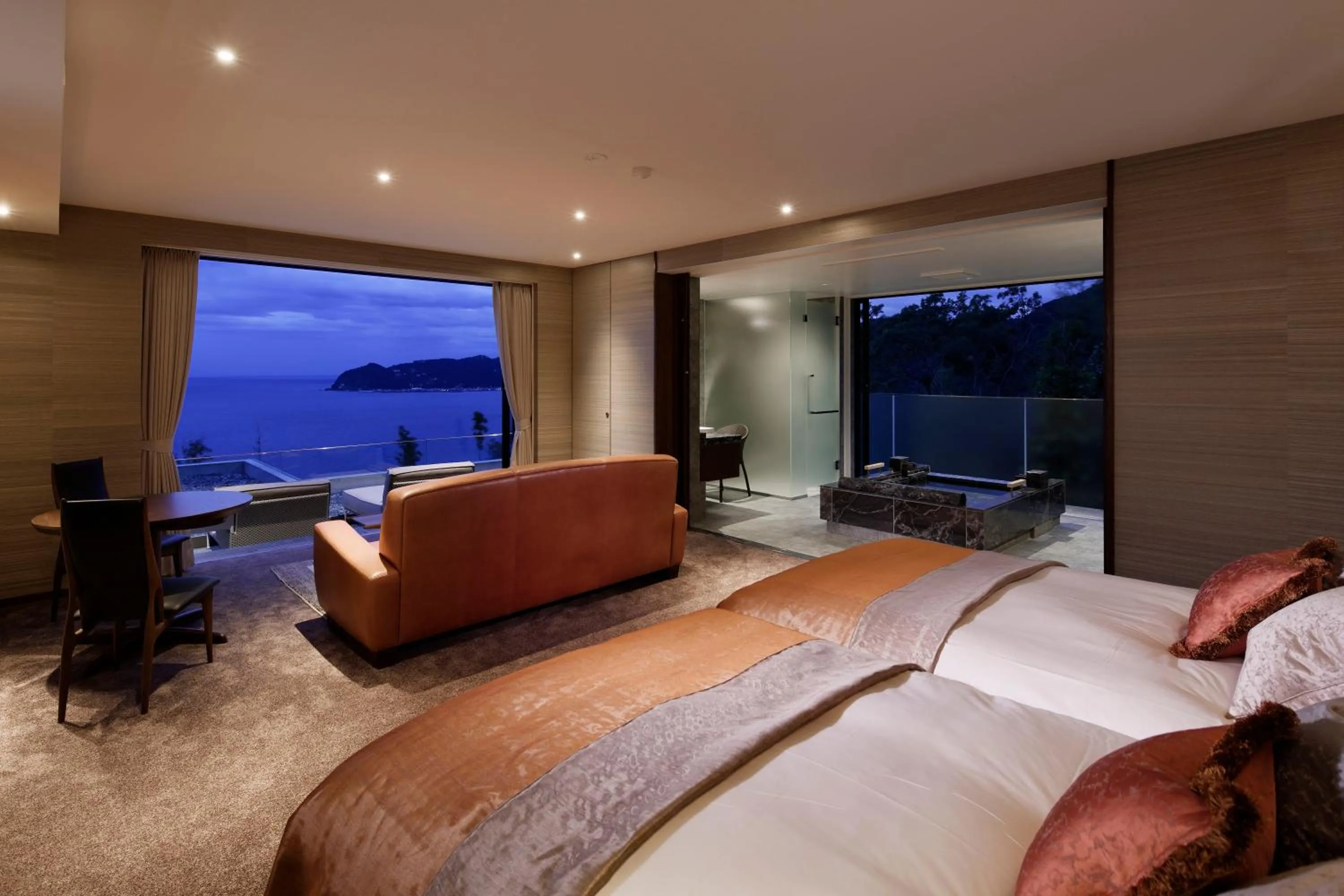 Hot Spring Bath, Bed in THE HIRAMATSU HOTELS & RESORTS ATAMI