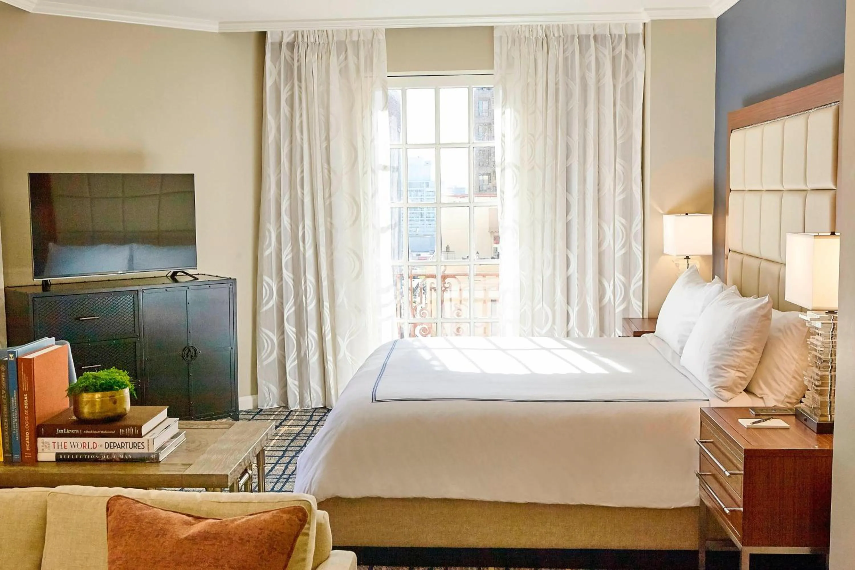 Bedroom, Bed in The Adolphus, Autograph Collection