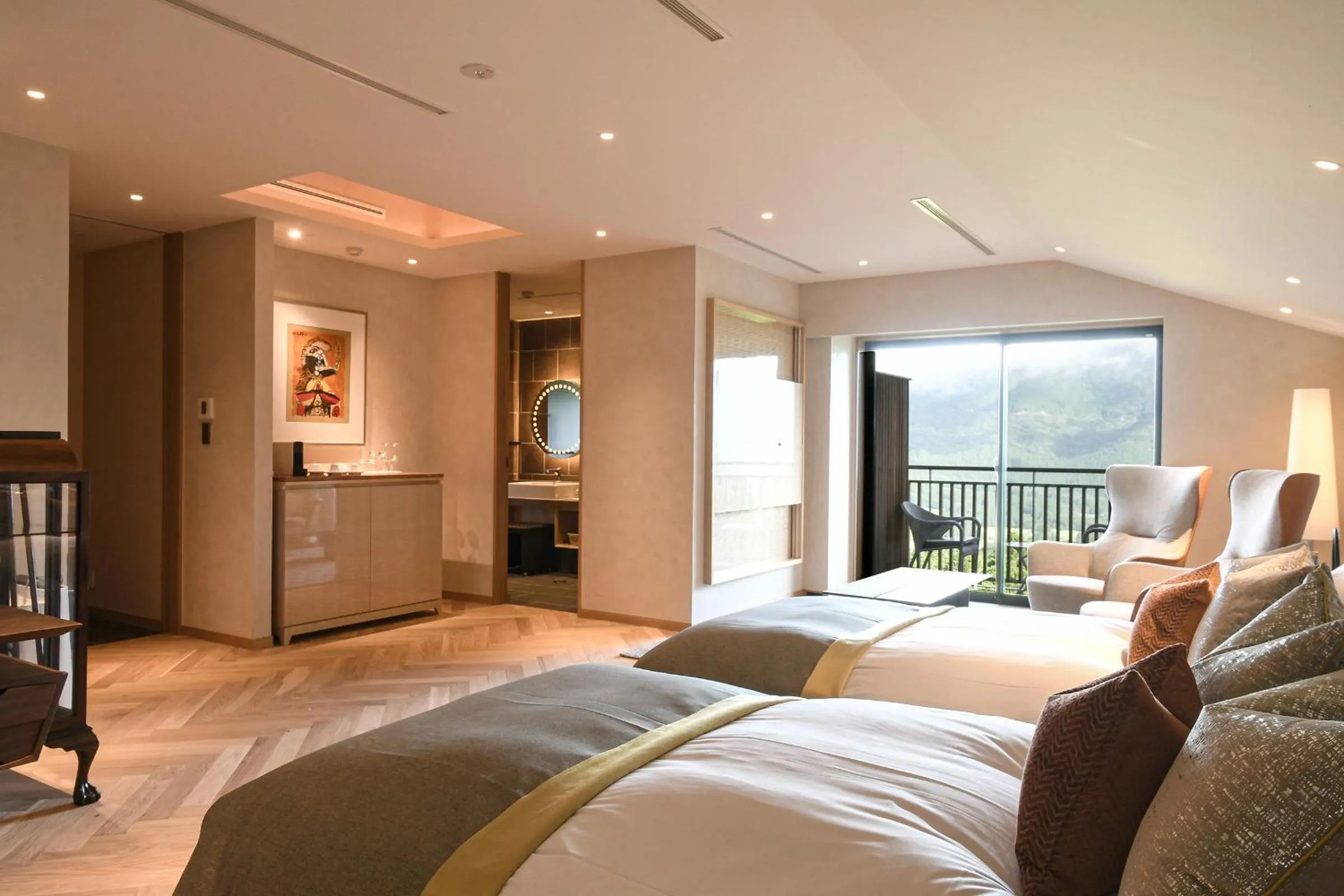 Photo of the whole room, Bed in THE HIRAMATSU HOTELS & RESORTS SENGOKUHARA HAKONE