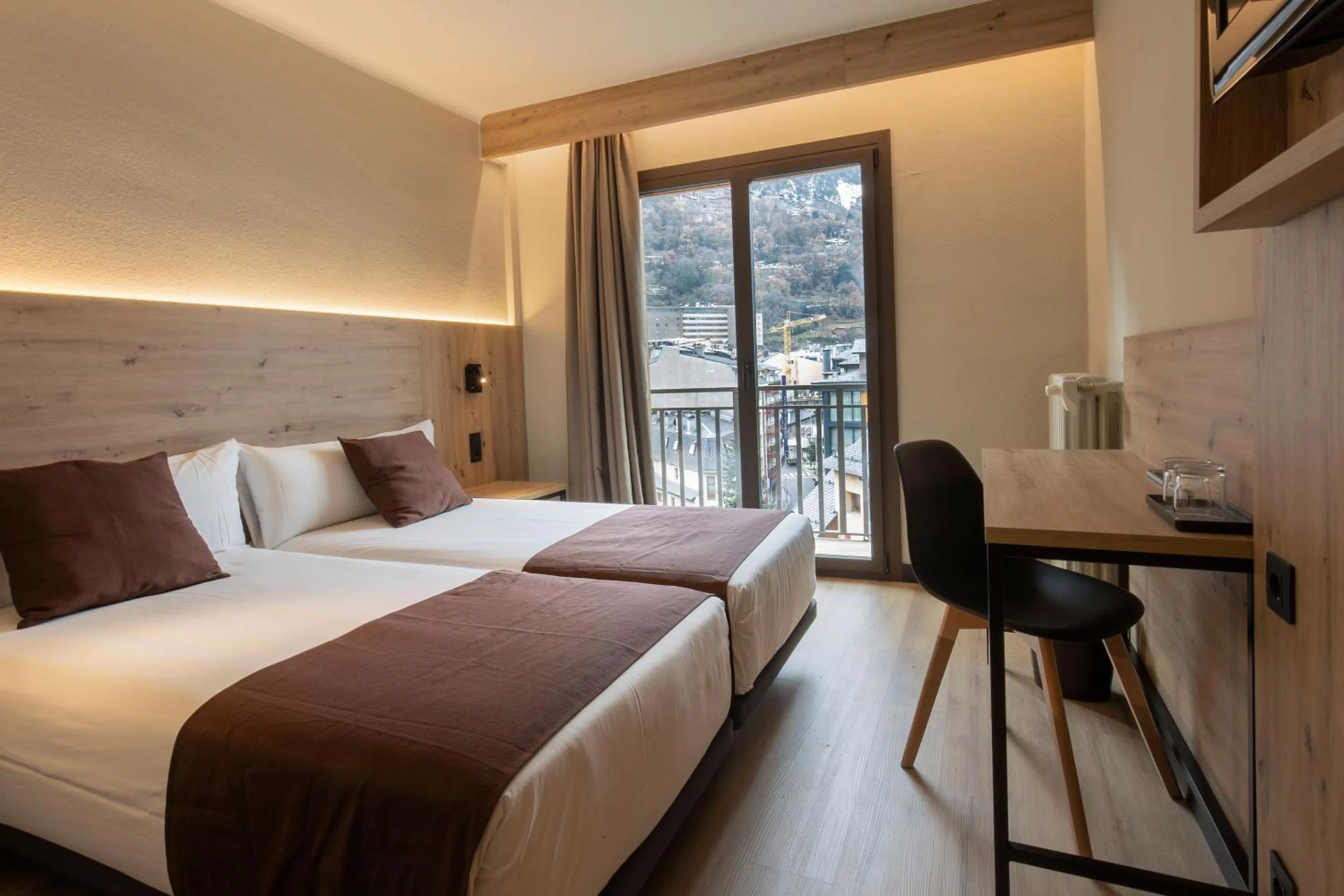 TV and multimedia, Bed in Hotel Comtes d'Urgell by Nexta