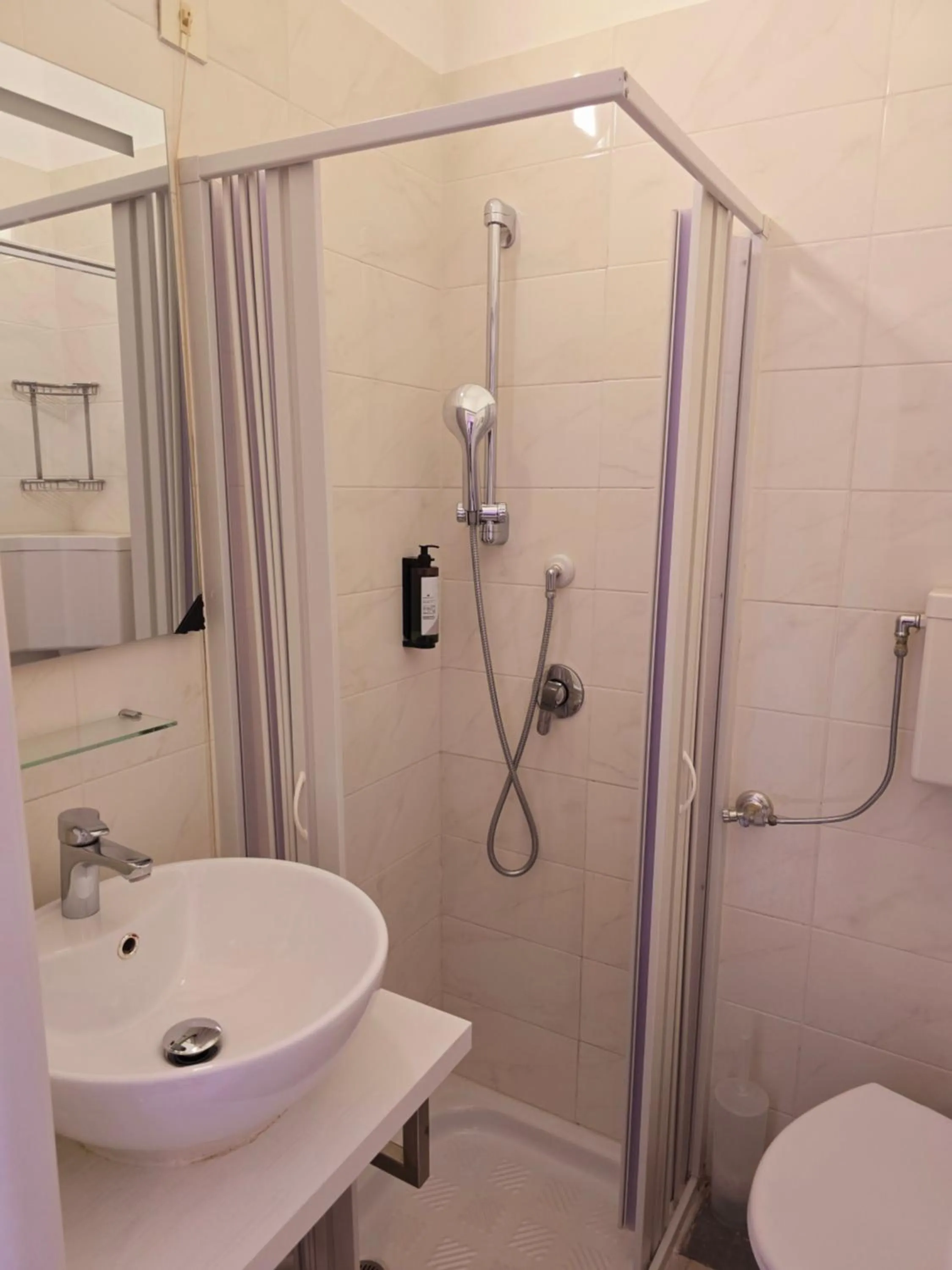 Bathroom in Hotel Romano