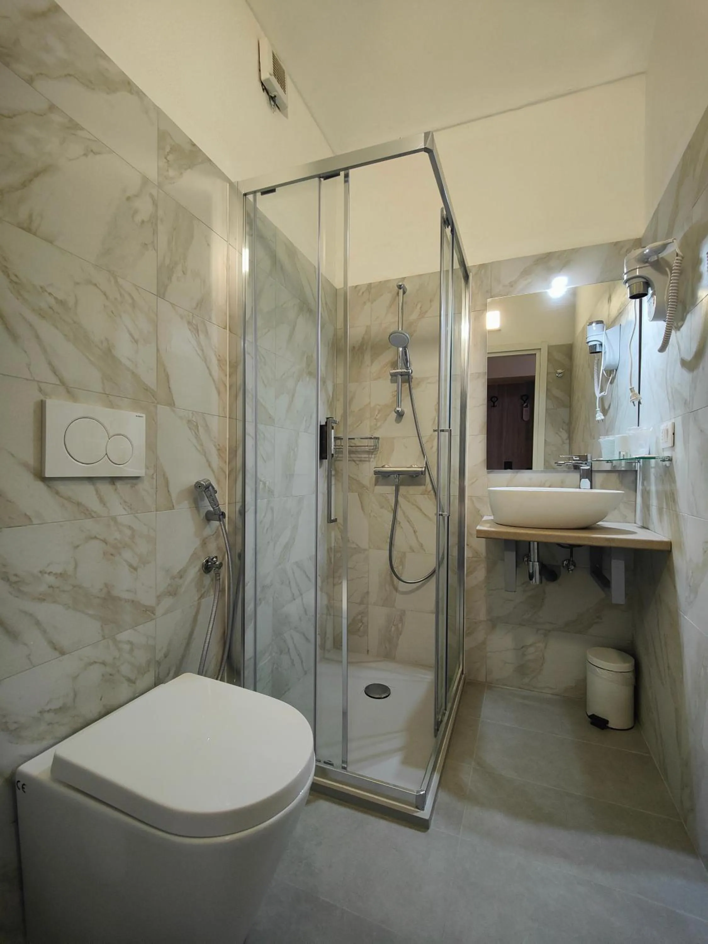 Bathroom in Hotel Romano