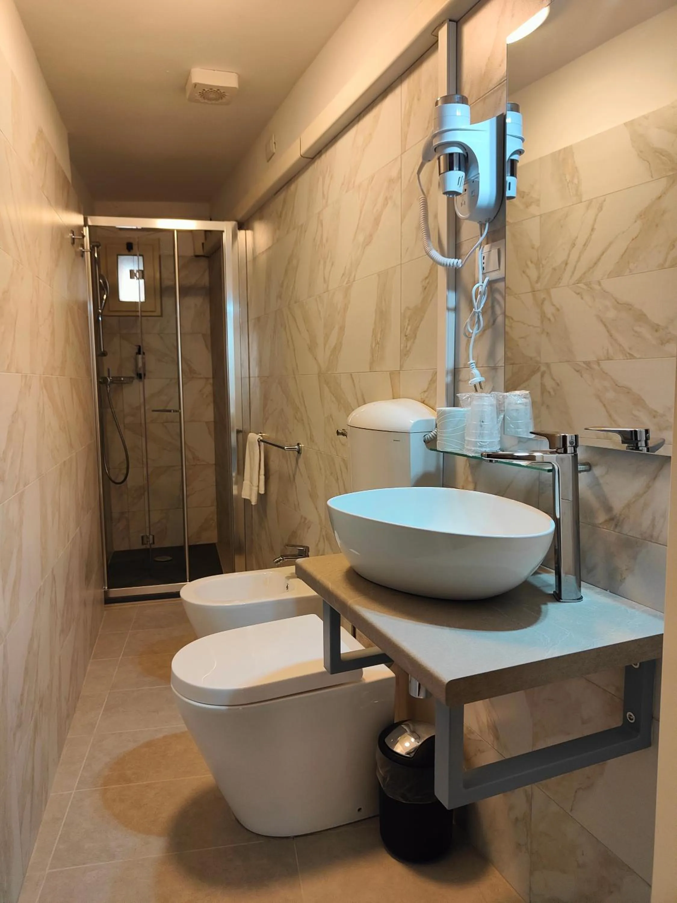 Bathroom in Hotel Romano