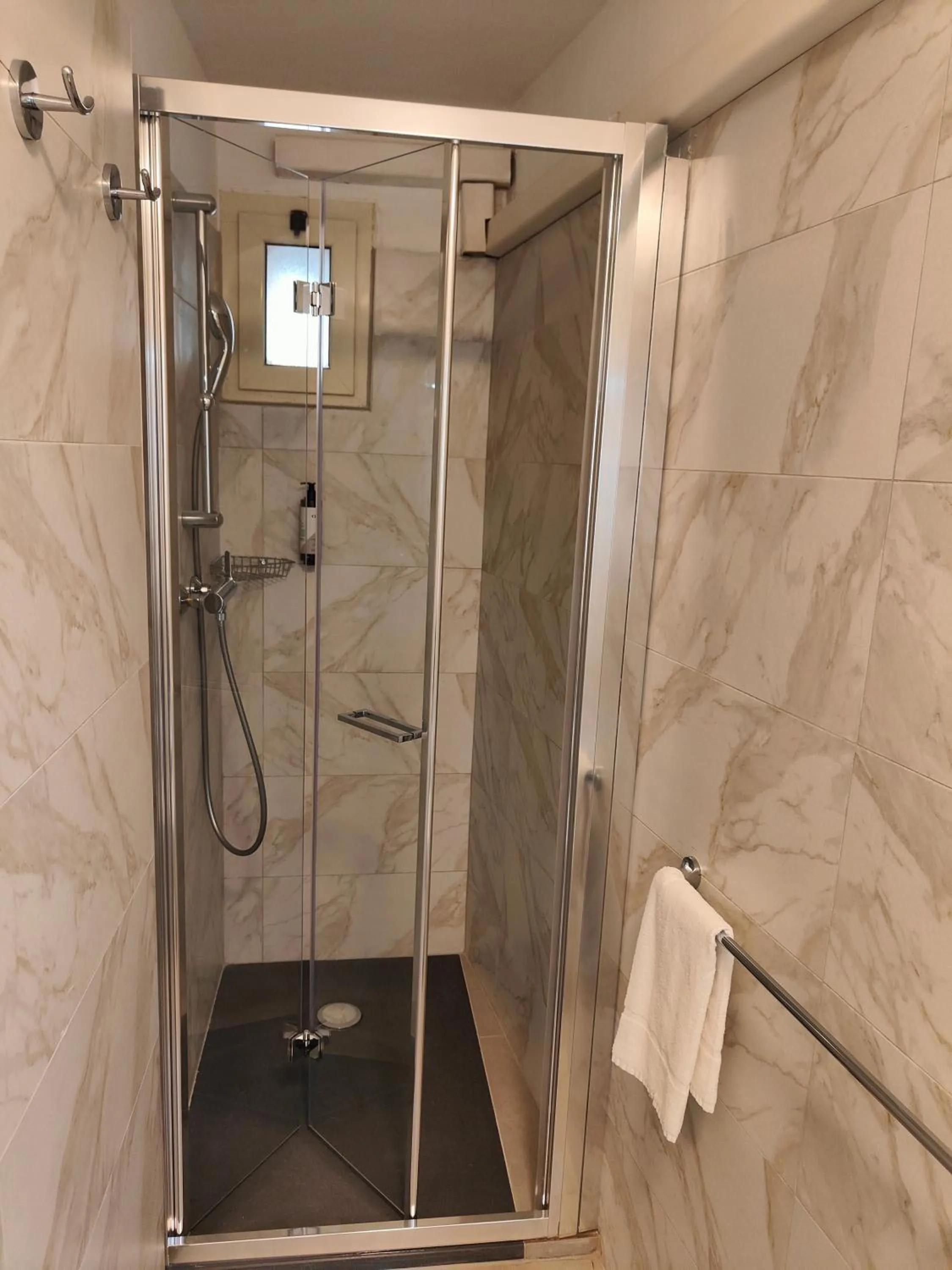 Bathroom in Hotel Romano