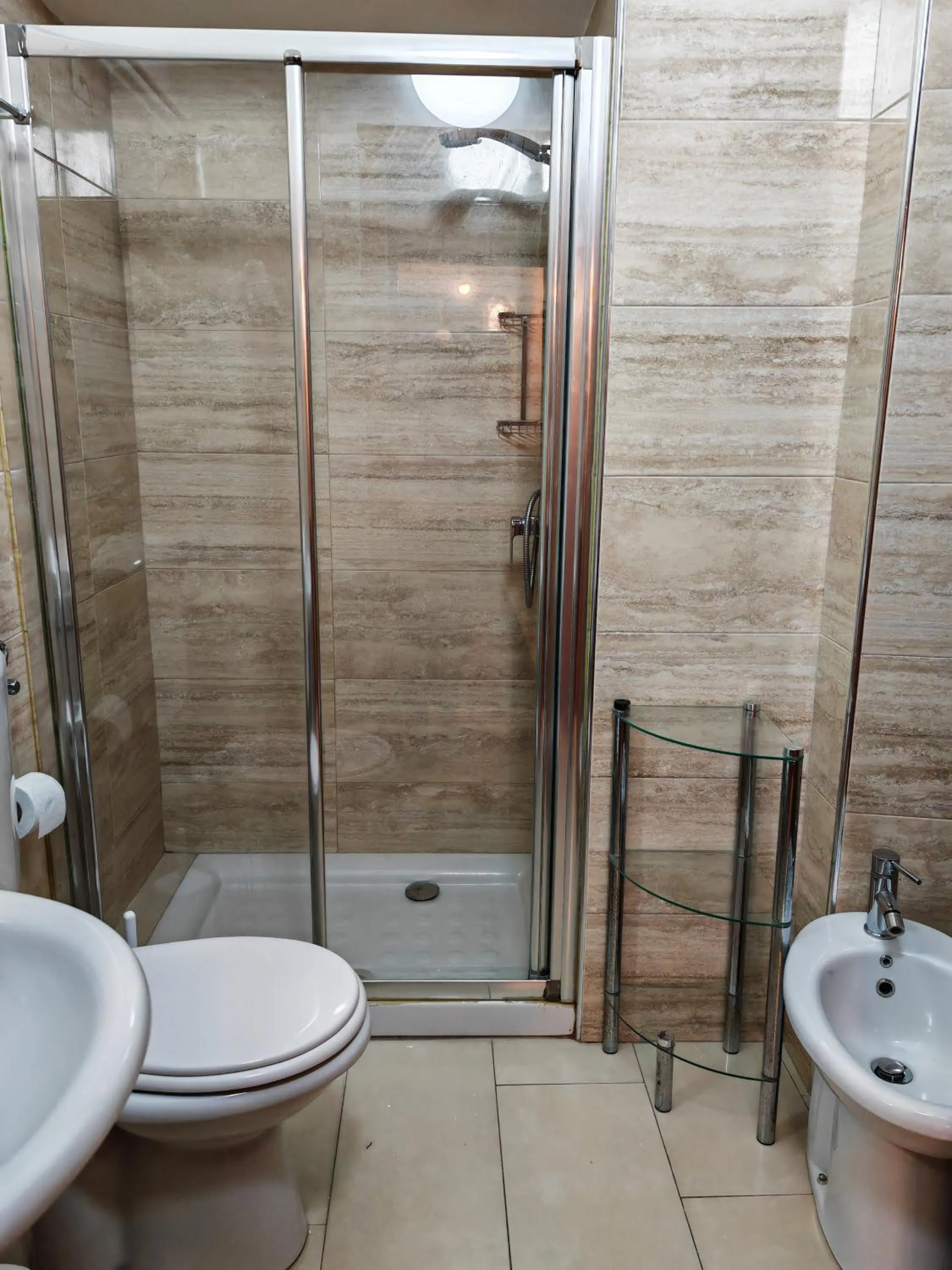 Bathroom in Hotel Romano