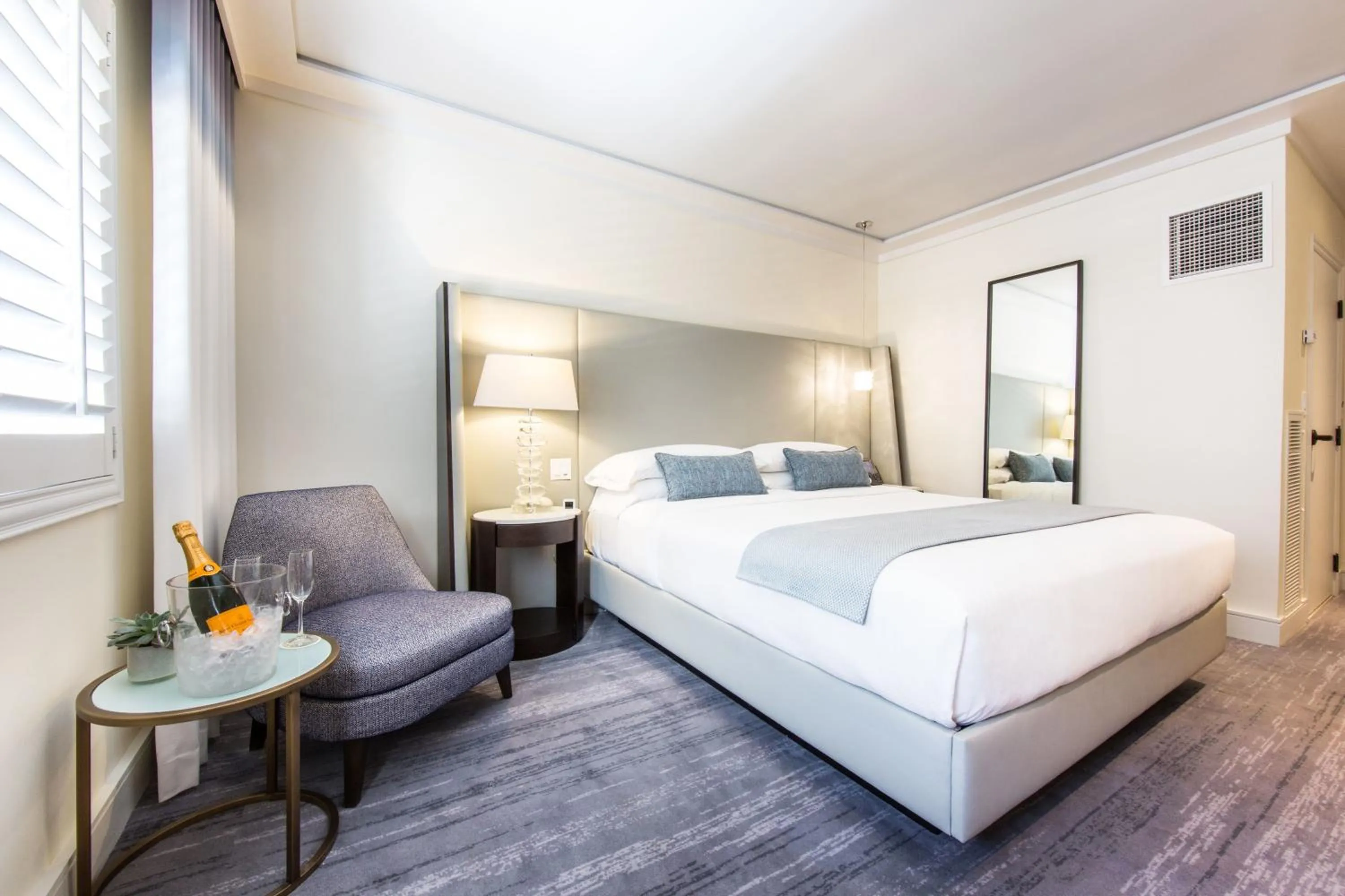 Day, Bed in Mosaic Hotel Beverly Hills