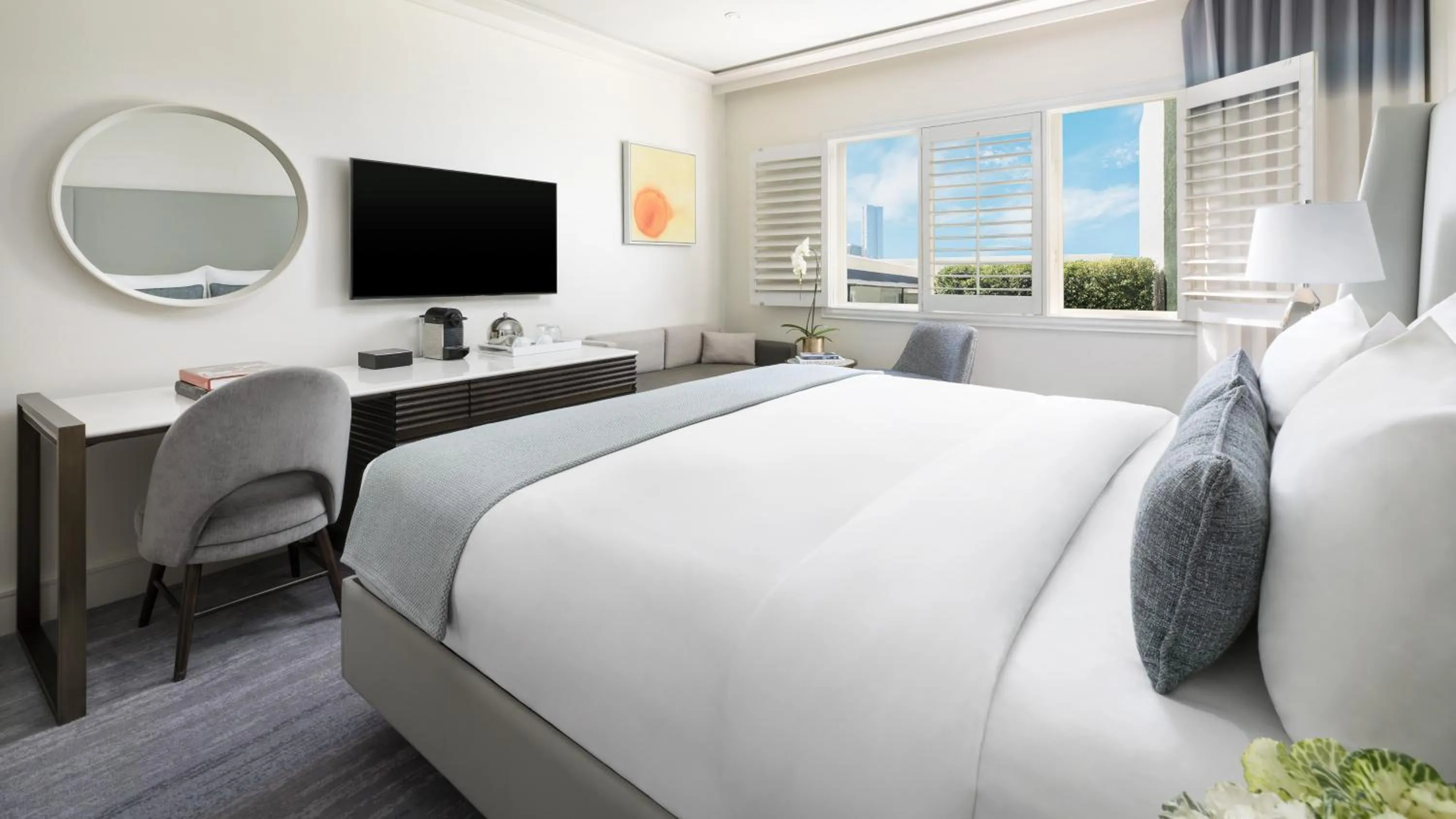 Bed in Mosaic Hotel Beverly Hills