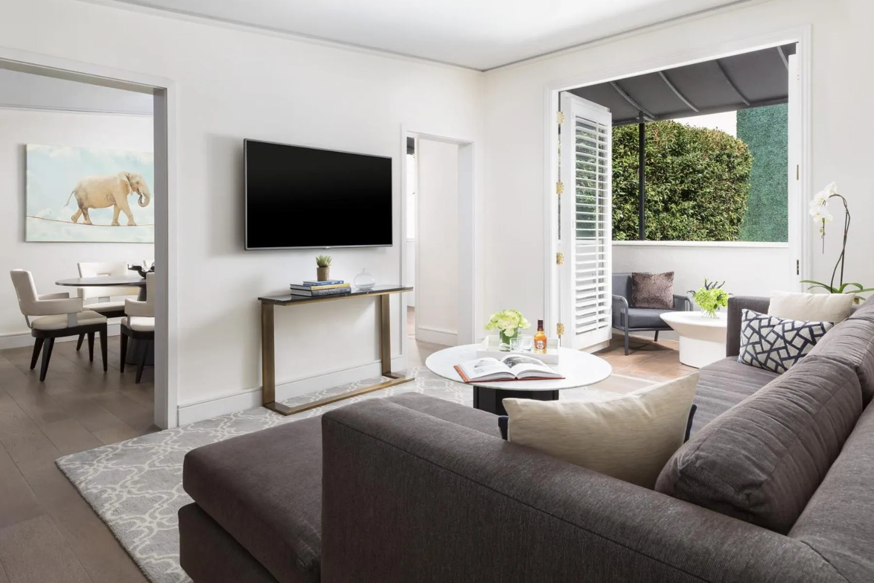 Communal lounge/ TV room in Mosaic Hotel Beverly Hills