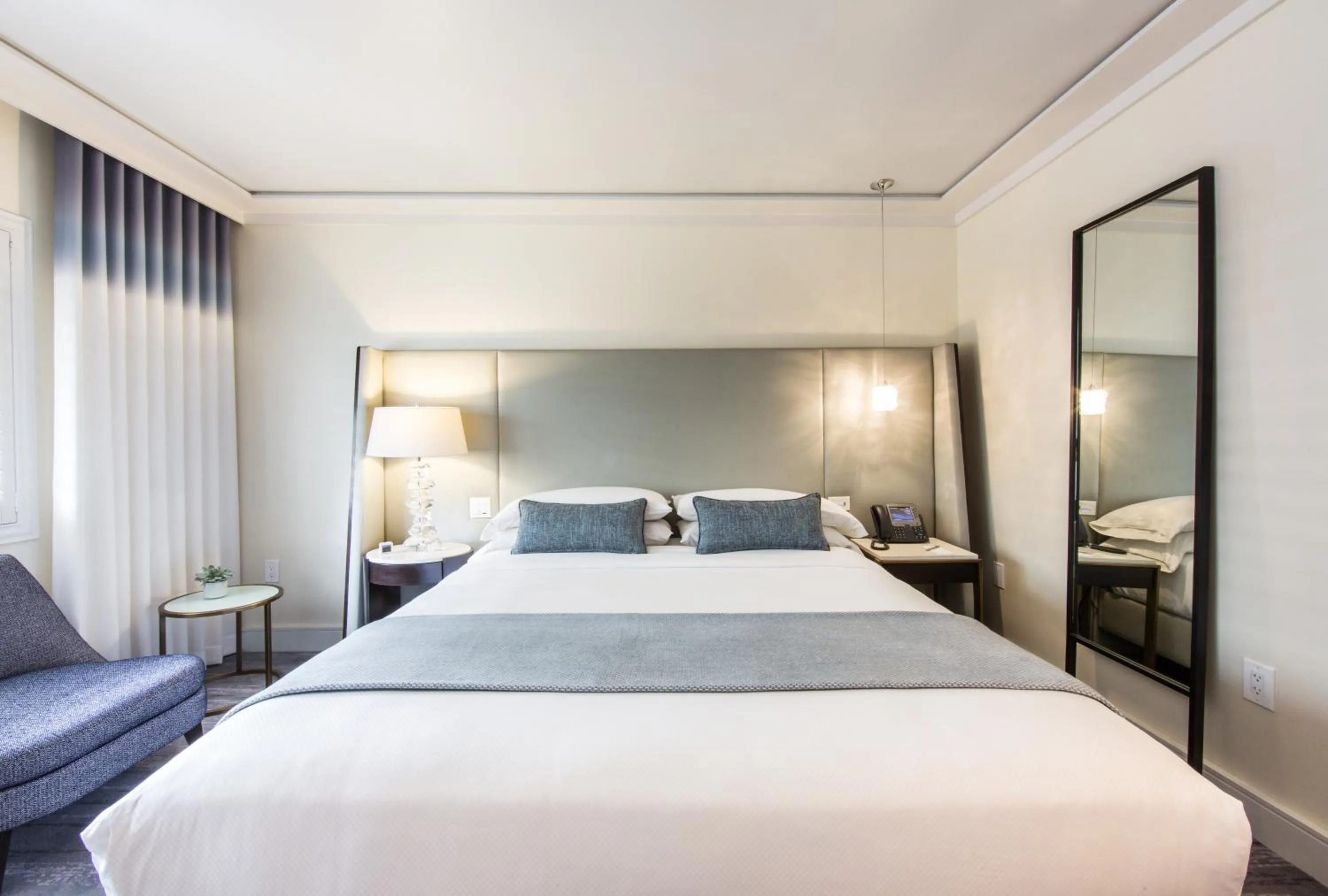 Bed in Mosaic Hotel Beverly Hills