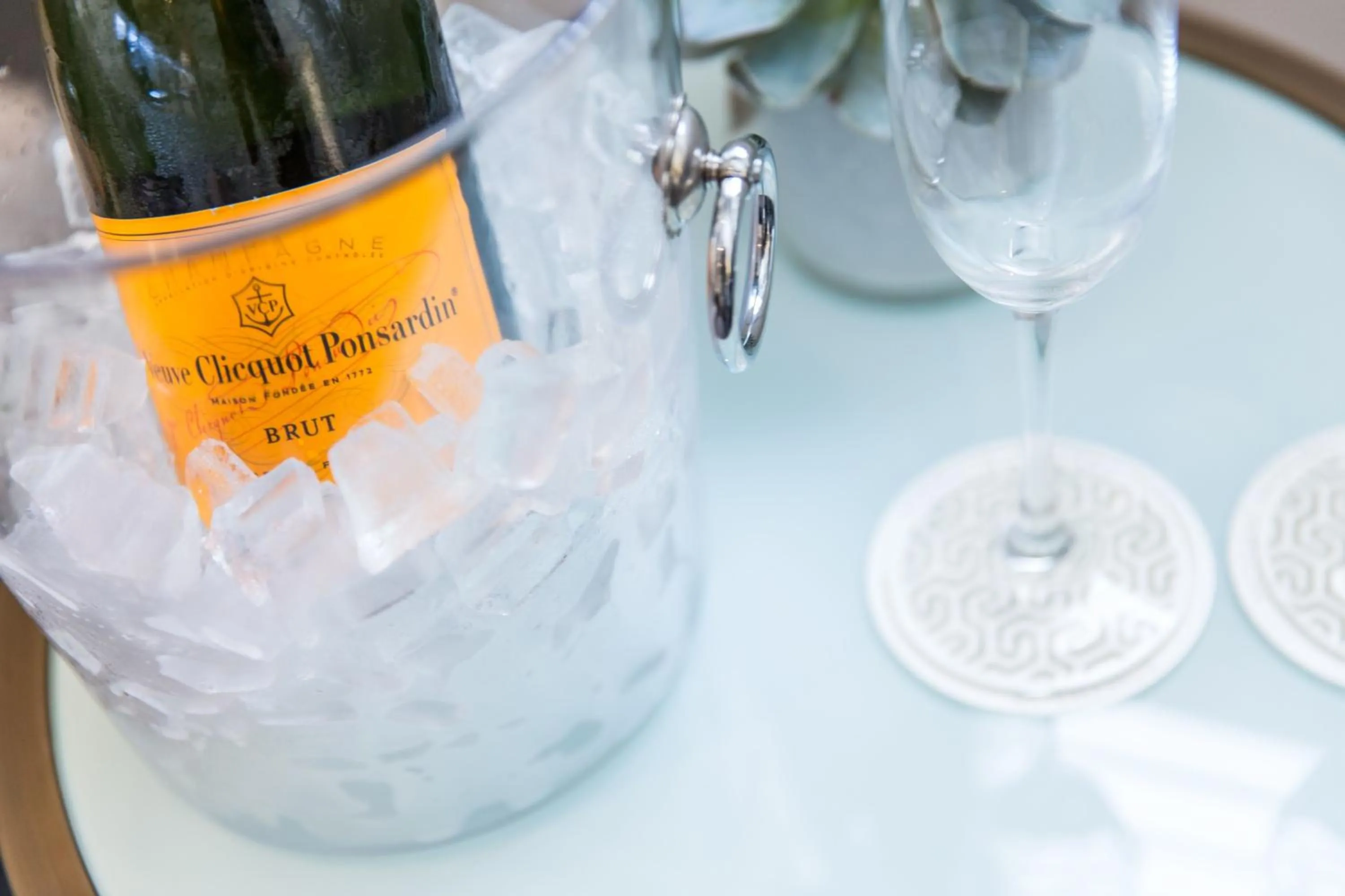 TV and multimedia in Mosaic Hotel Beverly Hills