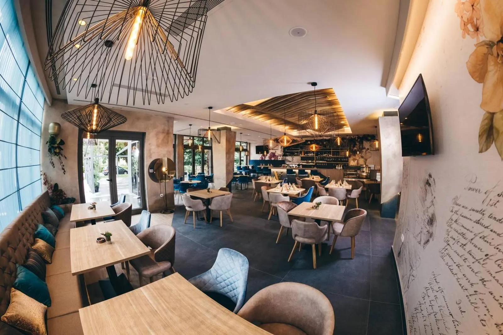 Restaurant/places to eat in Hotel Verso