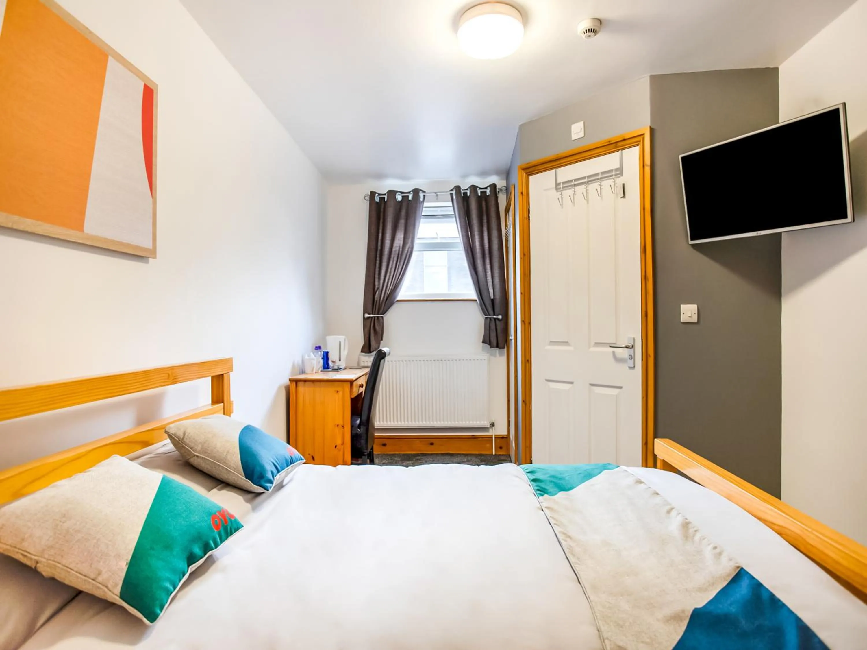 Standard Double Room in OYO Hotel Clamart