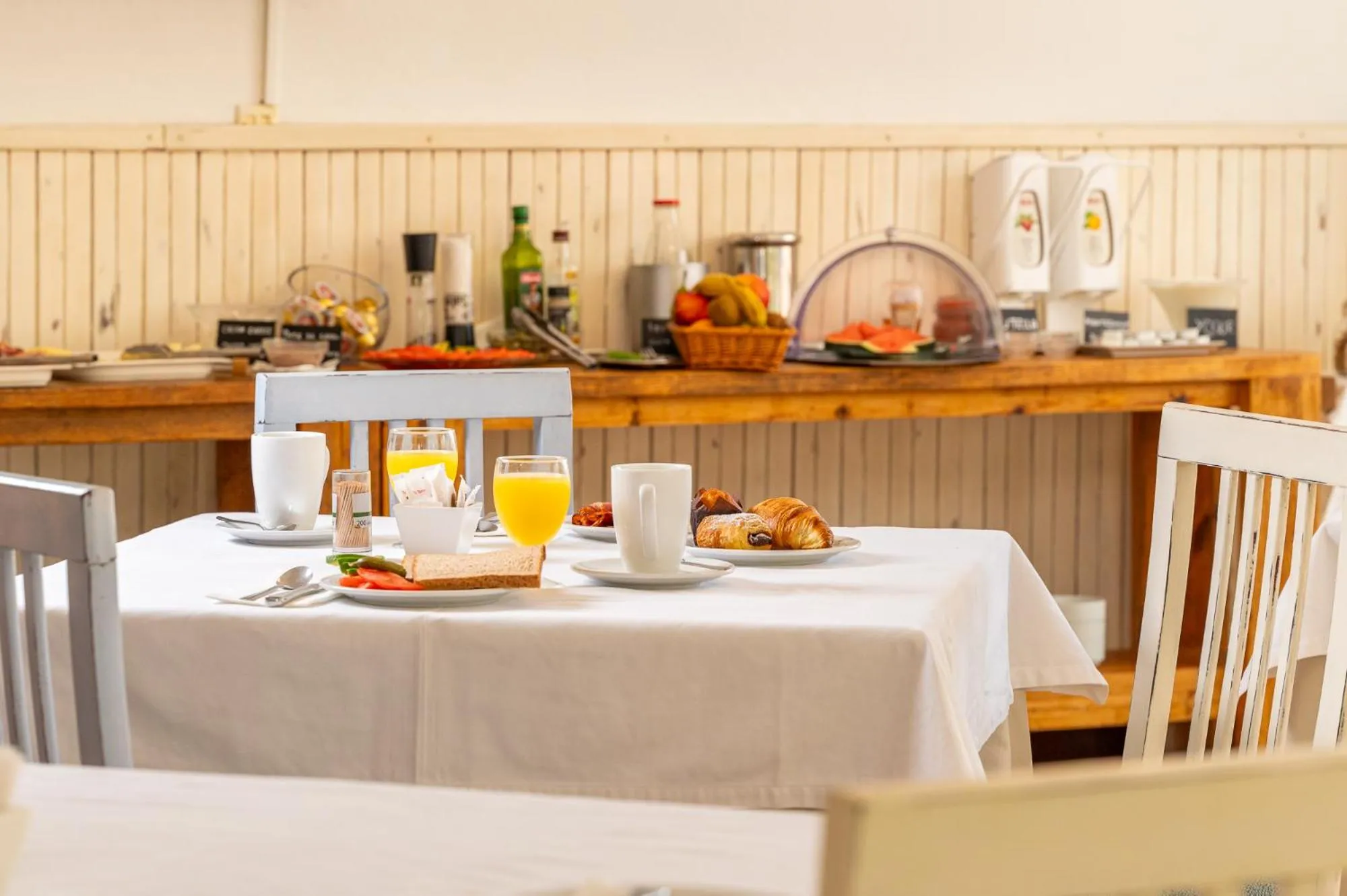 Breakfast in Hotel Martorell by MHR