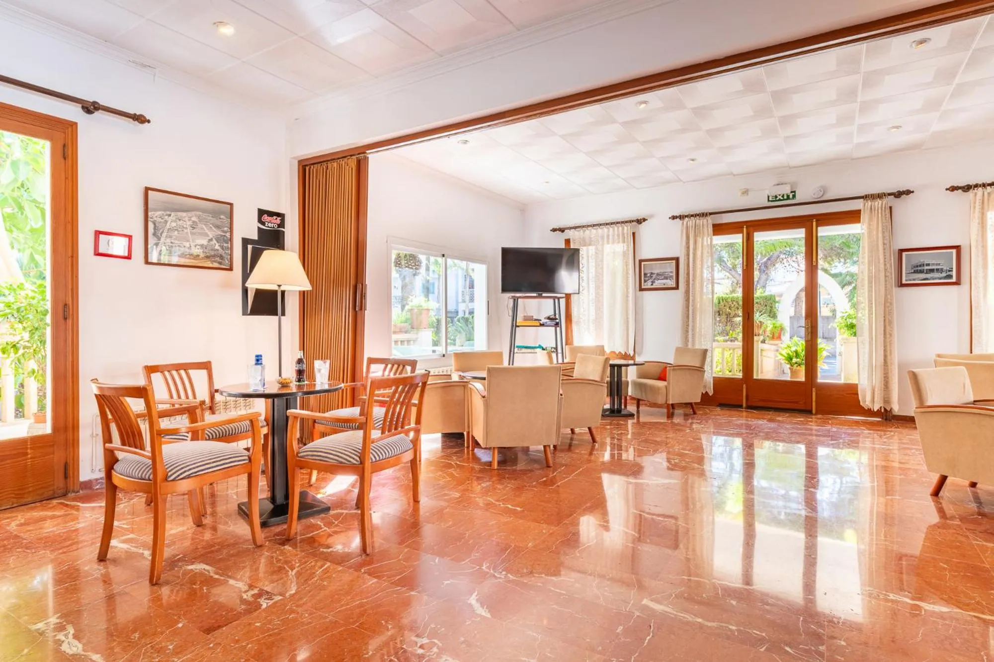 Lobby or reception in Hotel Martorell by MHR